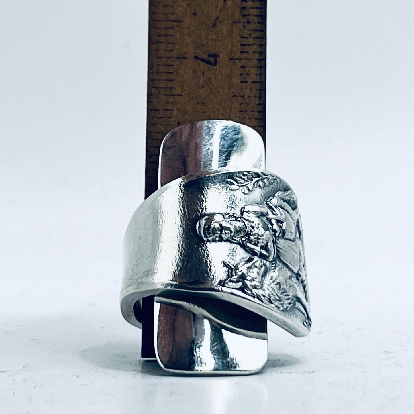 Anello Artigianale CAPPUCCETTO ROSSO&LUPO Mod. INTERO  PUSHER FOOD Realizzato con intero Antico pusher food in Argento (Prima Metà del ’900)