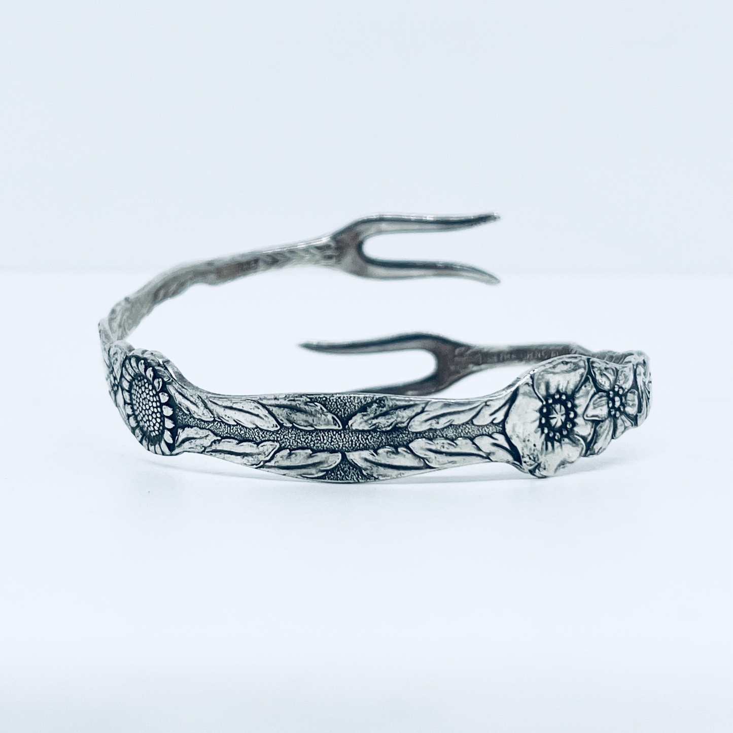 Bracciale Artigianale Mod. PINZETTA ZUCCHERO  Realizzato con Antica posata in Argento (Prima Metà del ’900)