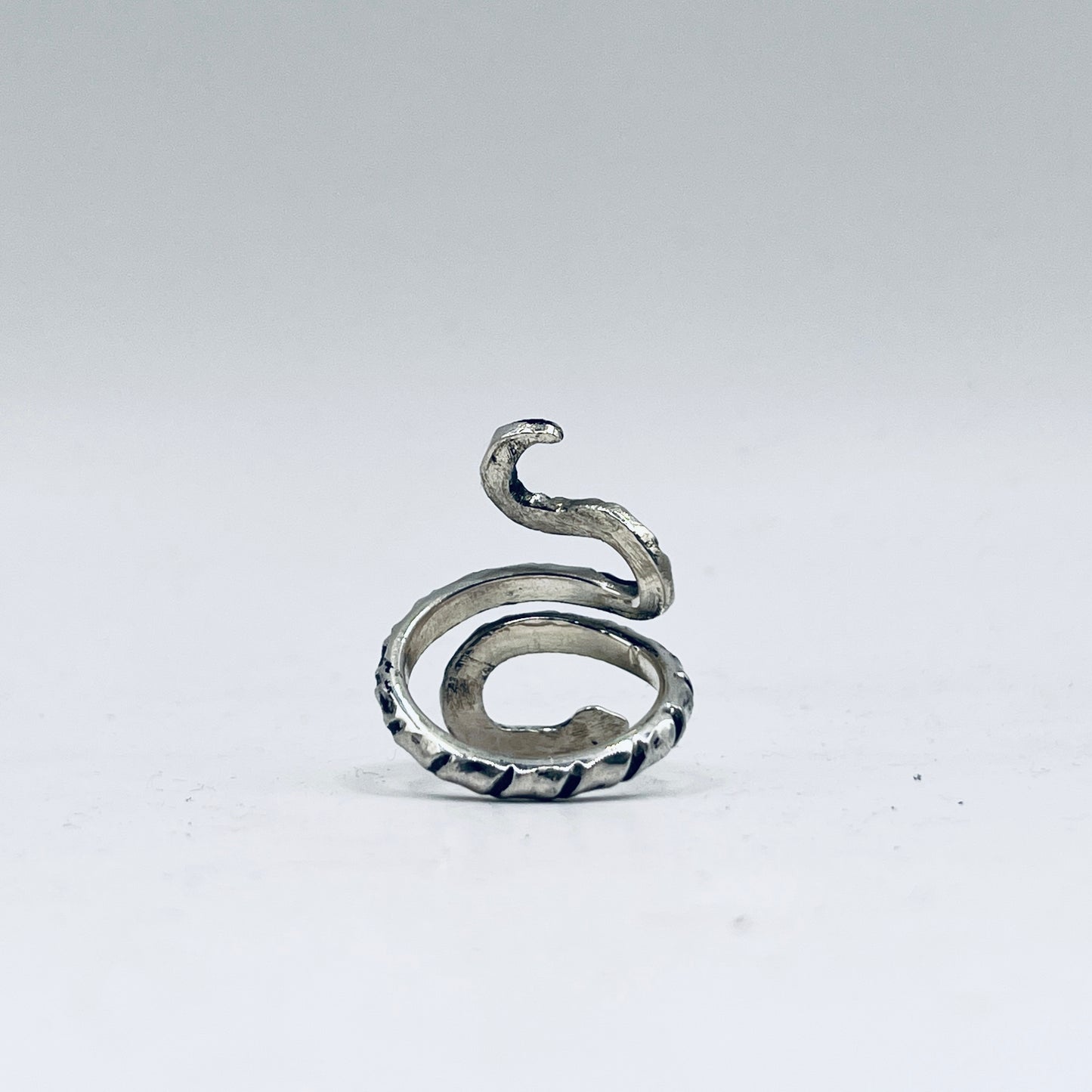 Anello Artigianale SERPENTE Realizzato con parte di Antica zuccheriera in Argento (Prima Metà del ’900)