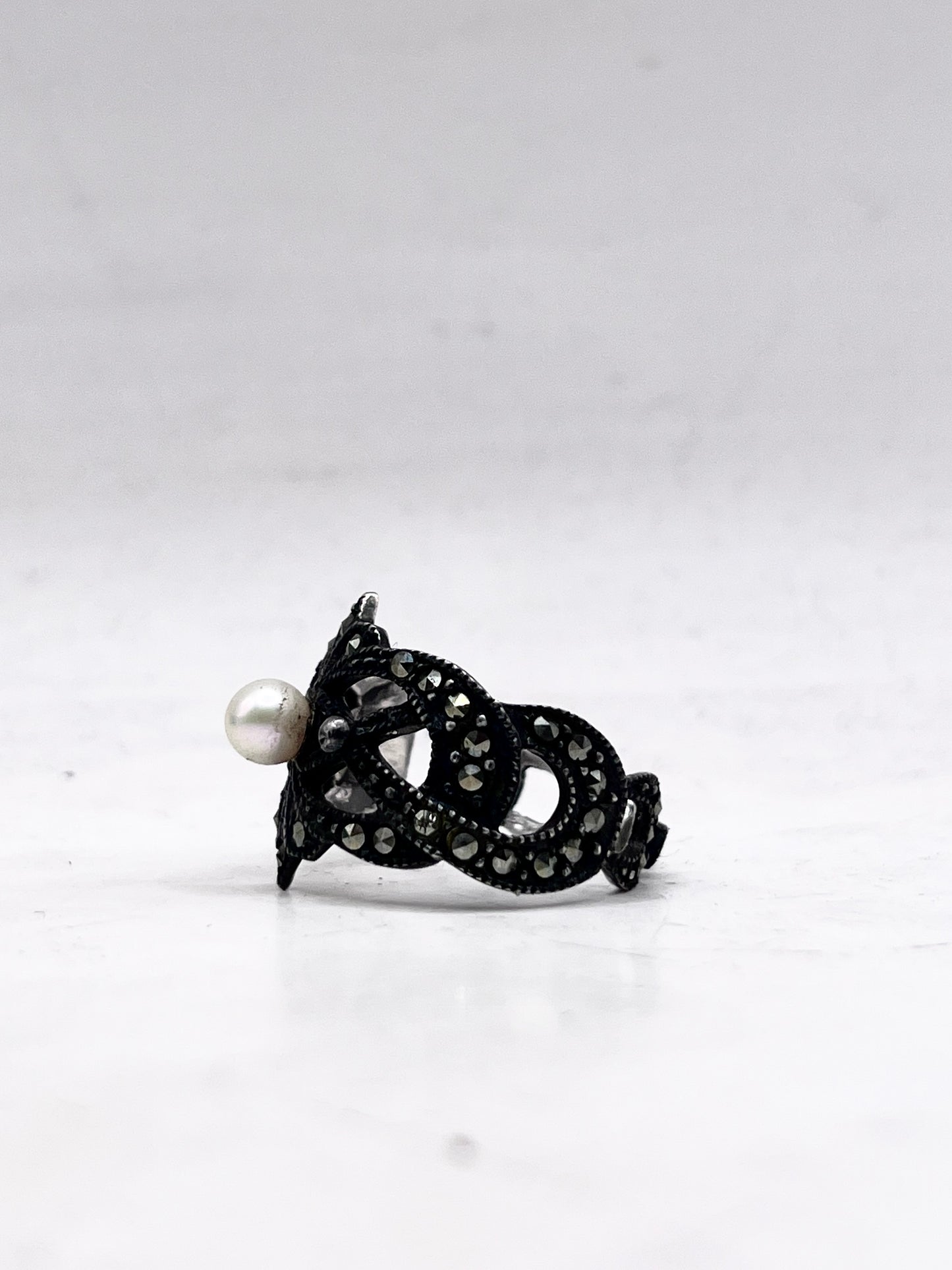 Anello Artigianale SPILLA LUNA PIENA Mod. SPILLA PERLA Realizzato con Antica spilla in Argento (Prima Metà del ’900)