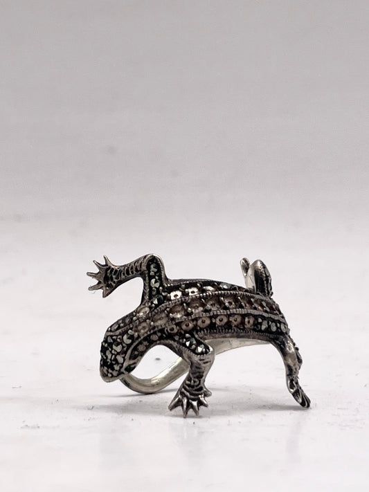 Anello Artigianale SPILLA GECKO Mod. SPILLA CON MARCASSITI Realizzato con Antica spilla in Argento (Prima Metà del ’900)