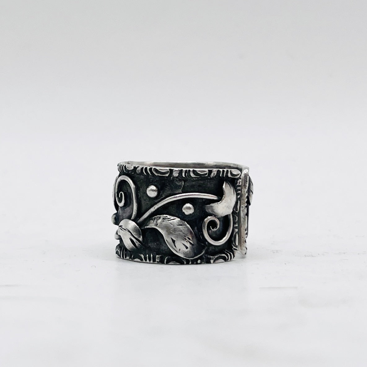Anello Artigianale SPILLA CORALLO Mod. SPILLA Realizzato con Antica spilla in Argento (Prima Metà del ’900)