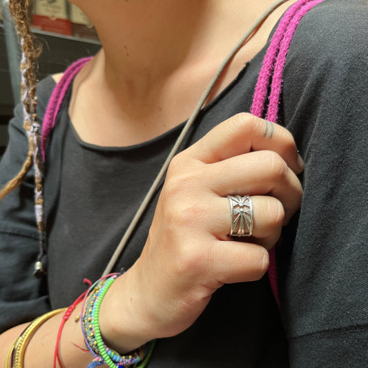Anello Artigianale ASTRO Mod. SPILLA Realizzato con Antica spilla in Argento (Prima Metà del ’900)