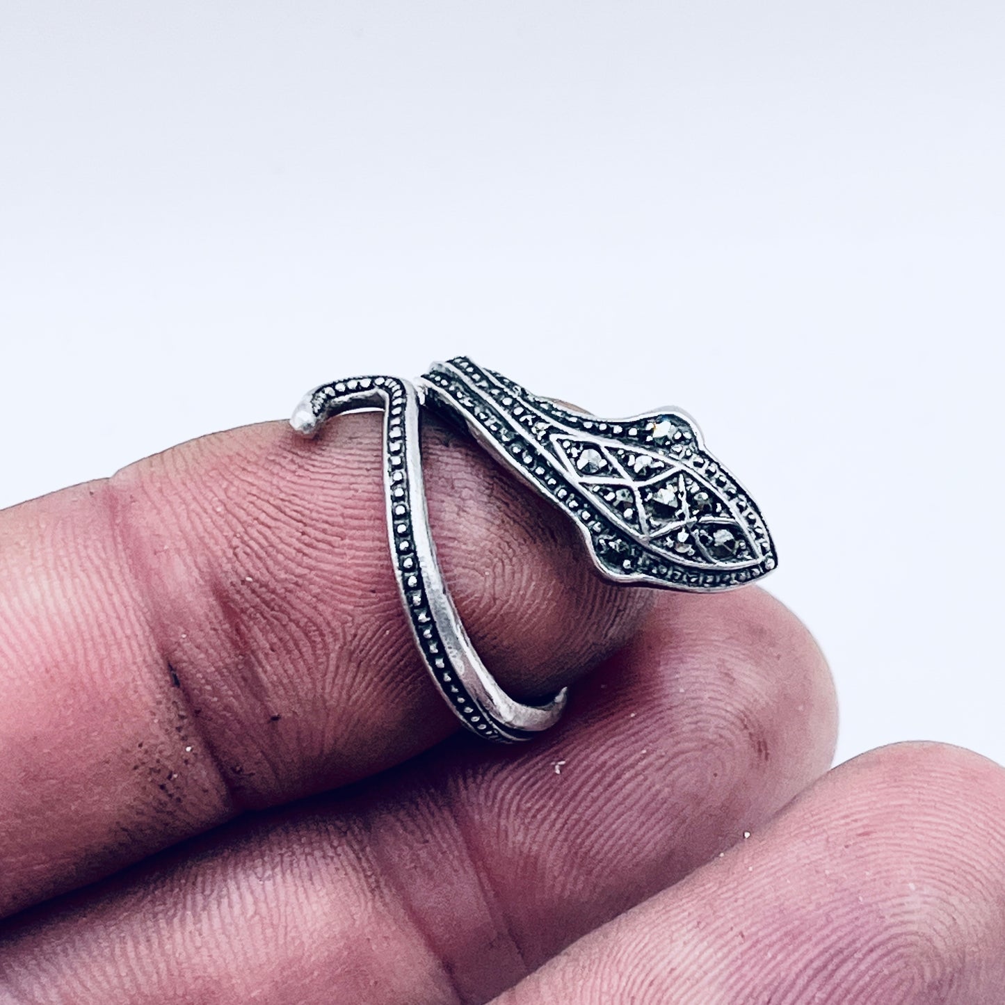 Anello Artigianale da GECO a SERPENTE Mod. SPILLA Realizzato con Antica spilla in Argento (Prima Metà del ’900)