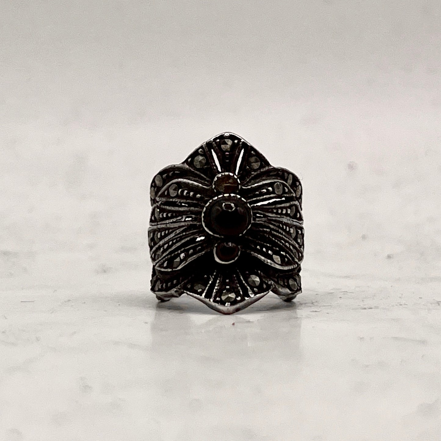 Anello Artigianale GRANATO Mod. SPILLA Realizzato con Antica spilla in Argento (Prima Metà del ’900)