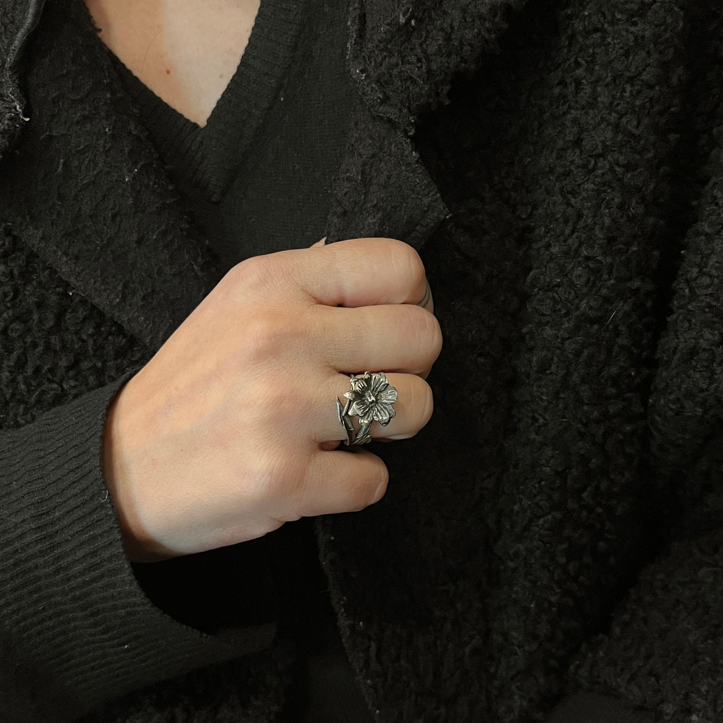 Anello Artigianale FIORE 01 Mod. CLASSICO  Realizzato con Antica SPILLA in Argento 800(Prima Metà del ’900)