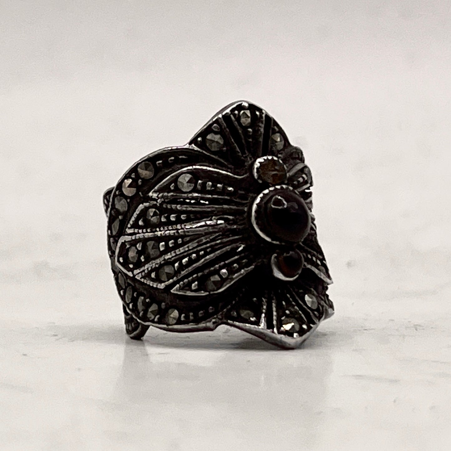 Anello Artigianale GRANATO Mod. SPILLA Realizzato con Antica spilla in Argento (Prima Metà del ’900)