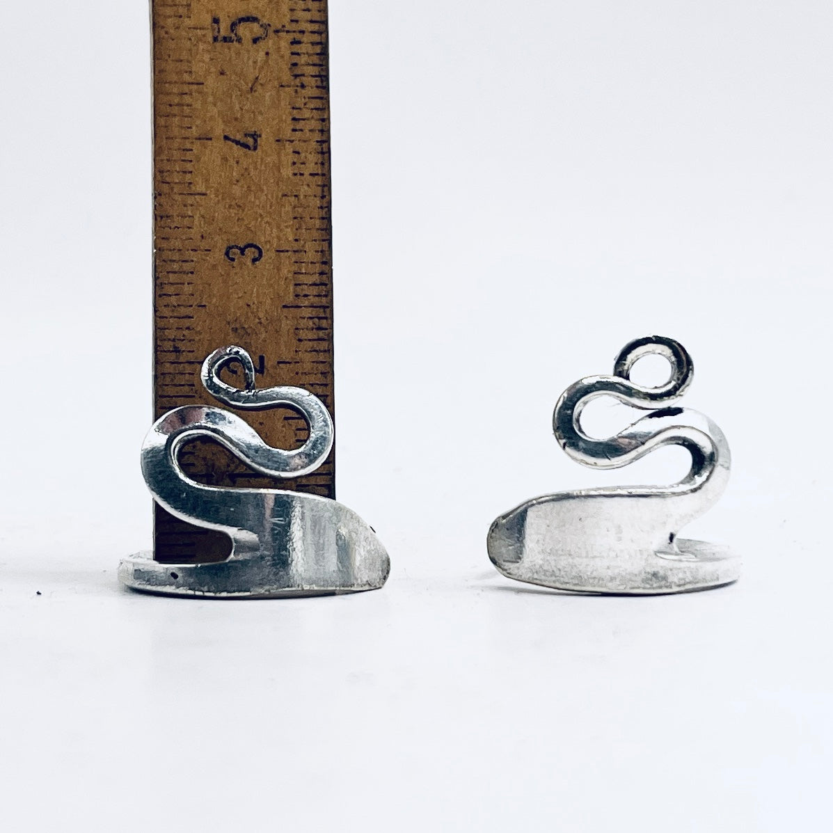 Anello Artigianale Mod. FORCHETTINA CAPRICCIO A-B Realizzato con parte di antica forchettina in Argento (Prima Metà del ’900) (Copia)