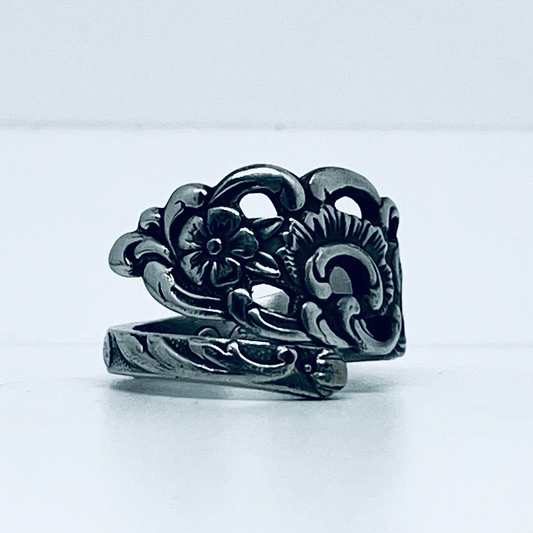 Anello Artigianale NONTISCORDARDIMÉ Mod. SPIRALE  Realizzato con  Antica posata in Argento (Prima Metà del ’900)