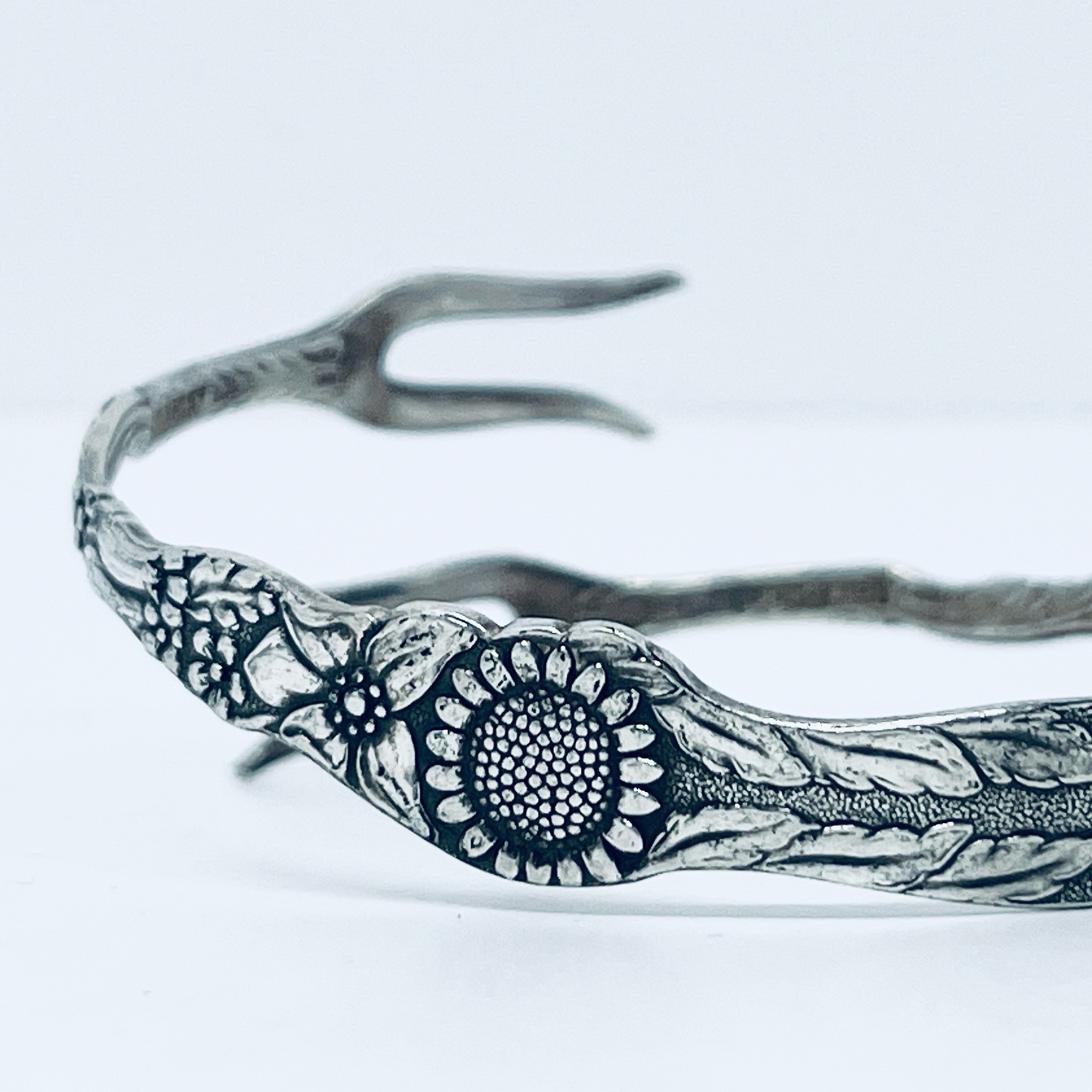 Bracciale Artigianale Mod. PINZETTA ZUCCHERO  Realizzato con Antica posata in Argento (Prima Metà del ’900)