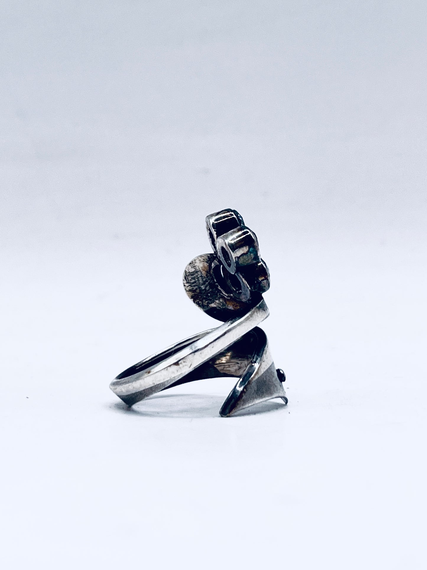 Anello Artigianale SPILLA TRIADE Mod. SPILLA ZIRCONI Realizzato con Antica spilla in Argento (Prima Metà del ’900)