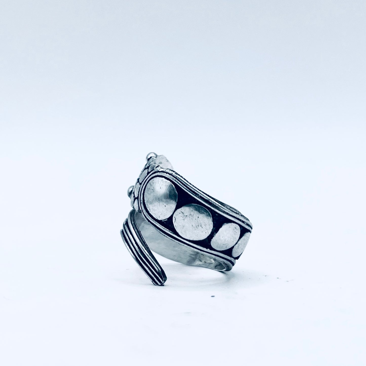 Anello Artigianale da SERPENTE COSMICO Mod. SPILLA Realizzato con Antica spilla in Argento (Prima Metà del ’900)