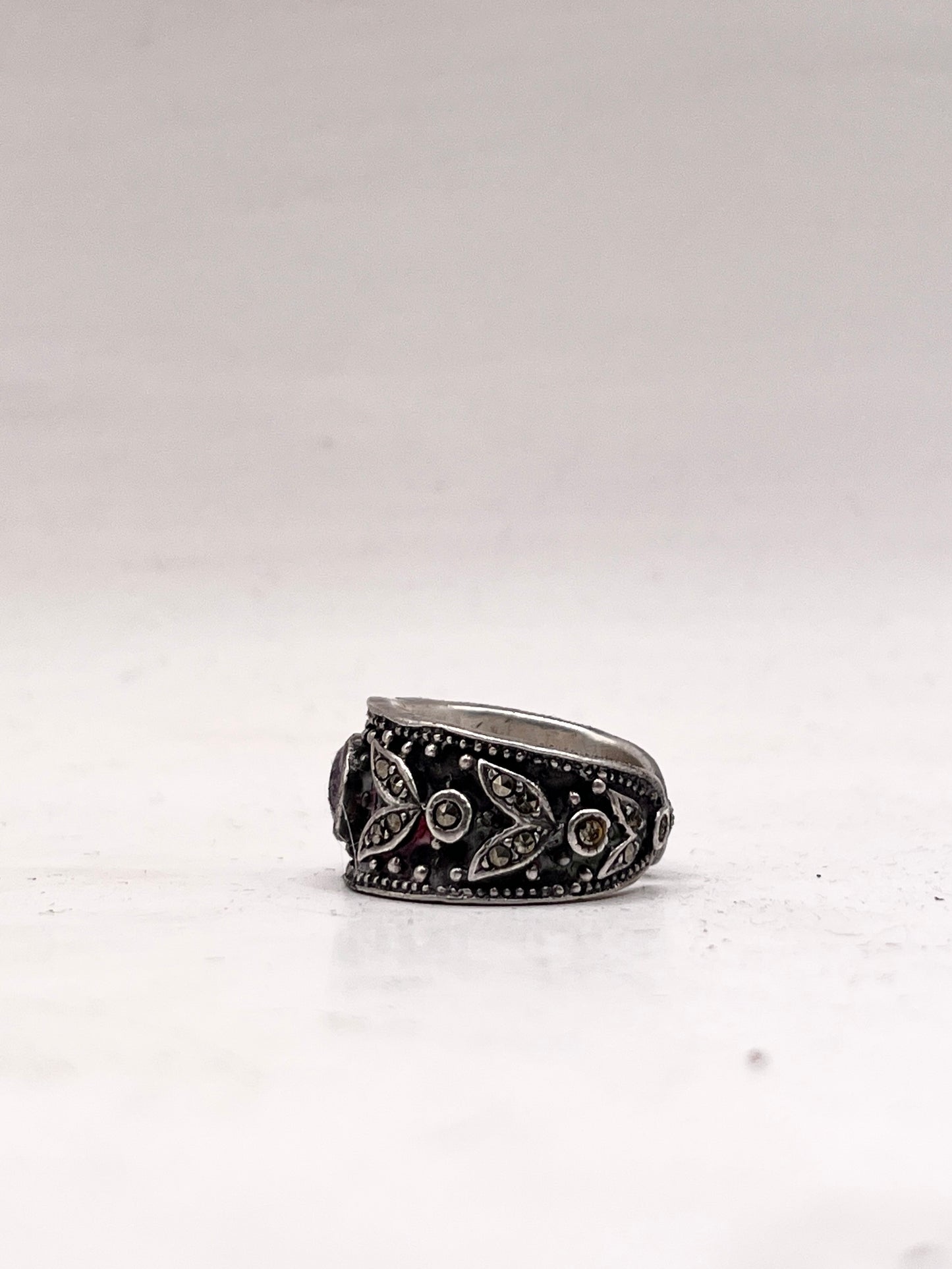 Anello Artigianale SPILLA INCANTO Mod. SPILLA CON AMETISTA Realizzato con Antica spilla in Argento (Prima Metà del ’900)