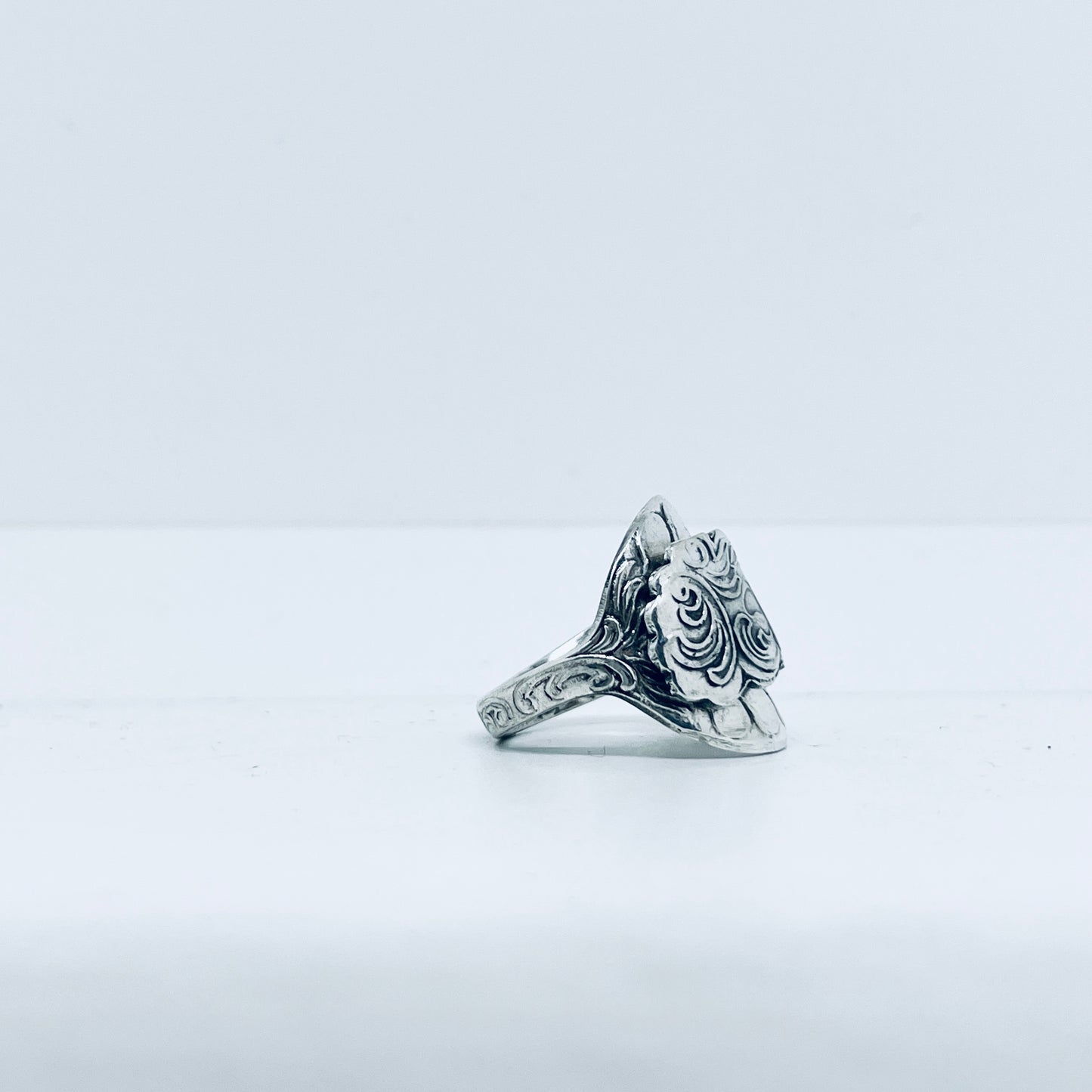 Anello Artigianale Mod. INTERO  Realizzato con intero Antico Cucchiaino in Argento (Prima Metà del ’900)