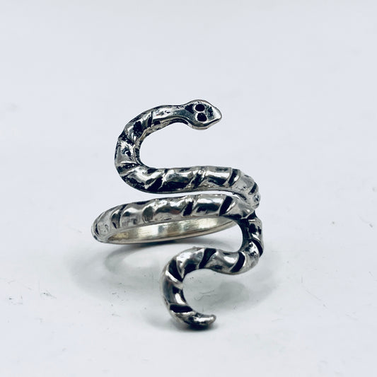 Anello Artigianale SERPENTE Realizzato con parte di Antica zuccheriera in Argento (Prima Metà del ’900)