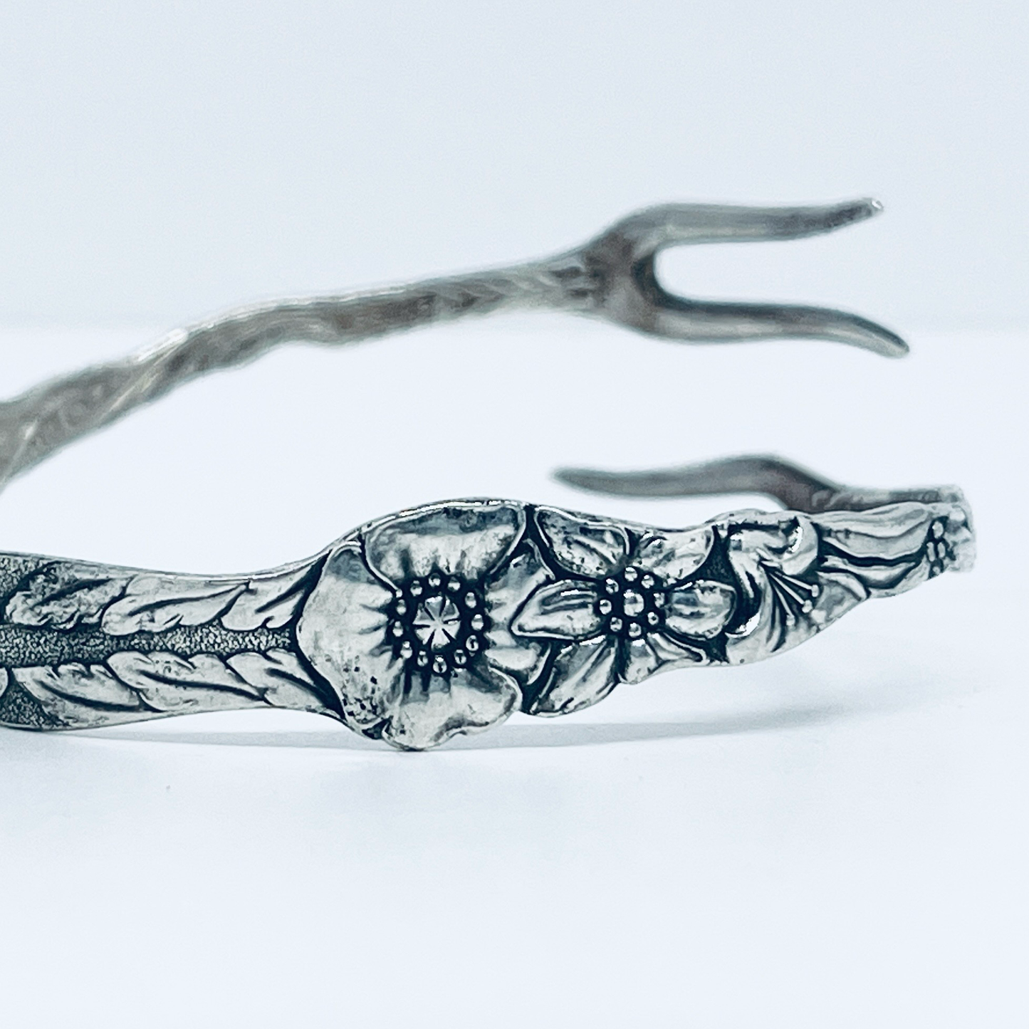 Bracciale Artigianale Mod. PINZETTA ZUCCHERO  Realizzato con Antica posata in Argento (Prima Metà del ’900)