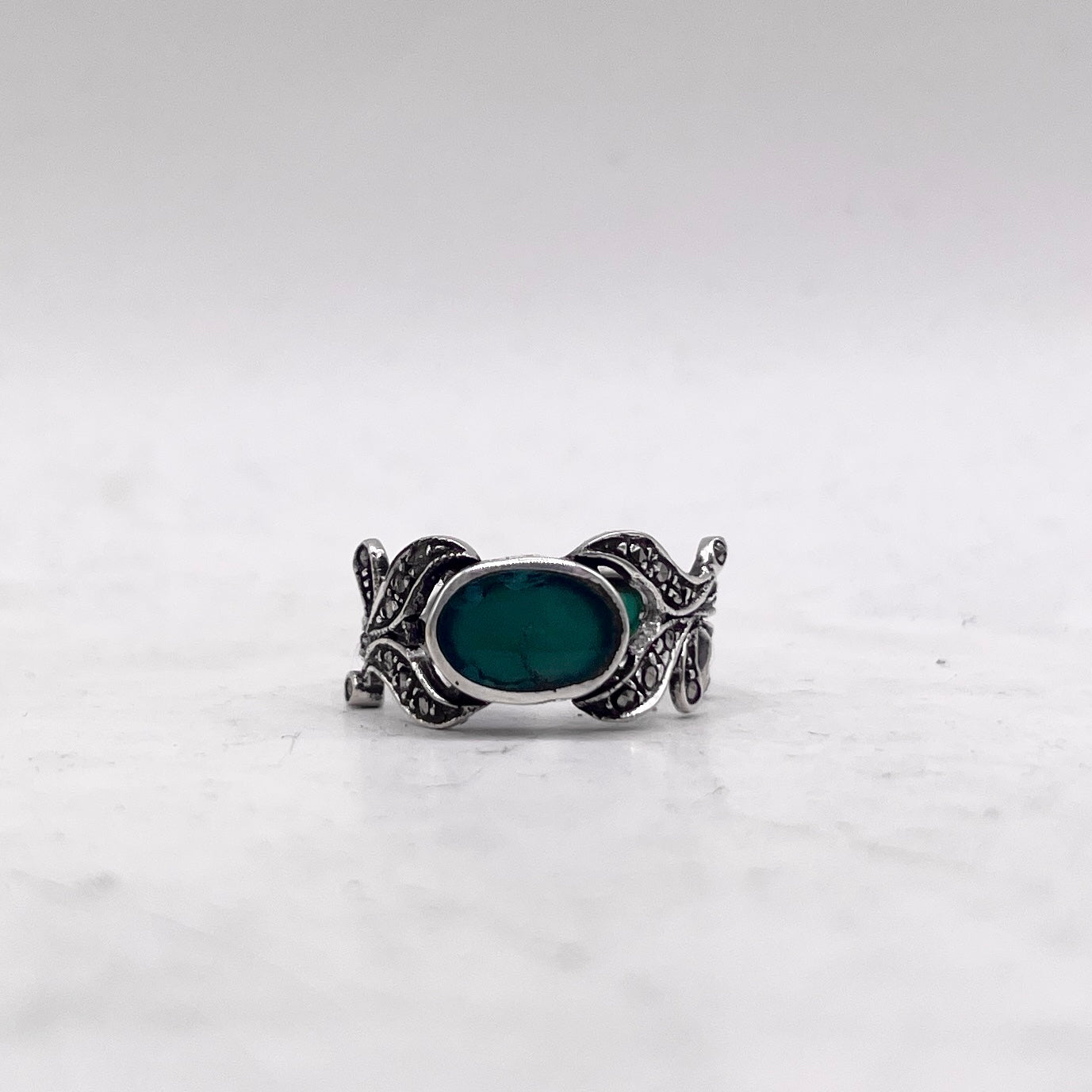 Anello Artigianale SPILLA AGATA VERDE MARCASSITE Mod. SPILLA Realizzato con Antica spilla in Argento (Prima Metà del ’900)