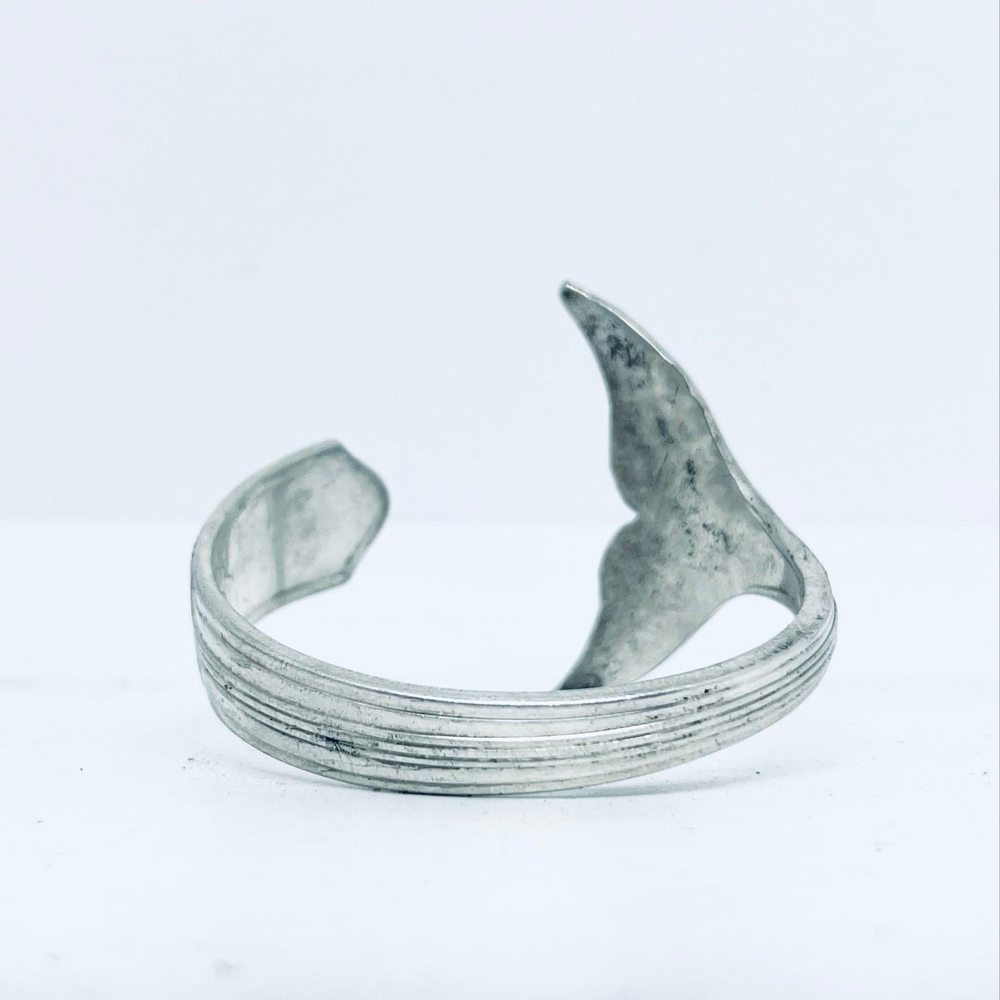 Bracciale Artigianale Mod. CODA MARTELLATA  Realizzato con Antica posata in Argento (Prima Metà del ’900)