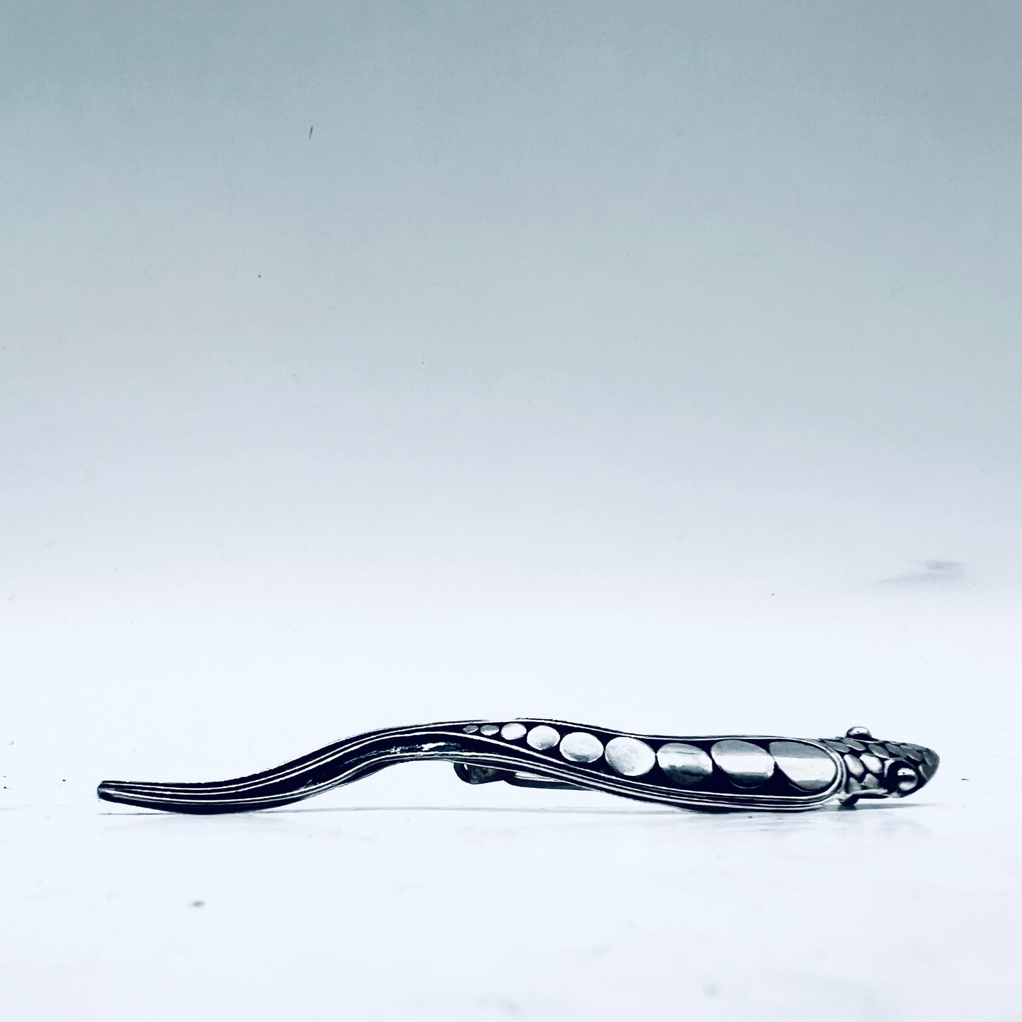 Anello Artigianale da SERPENTE COSMICO Mod. SPILLA Realizzato con Antica spilla in Argento (Prima Metà del ’900)
