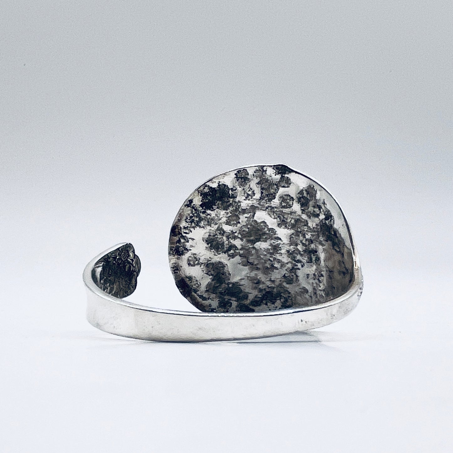 Bracciale Artigianale GIRASOLI  Mod. CUCCHIAIO MARTELLATO  Realizzato con Antica posata in Argento (Prima Metà del ’900)
