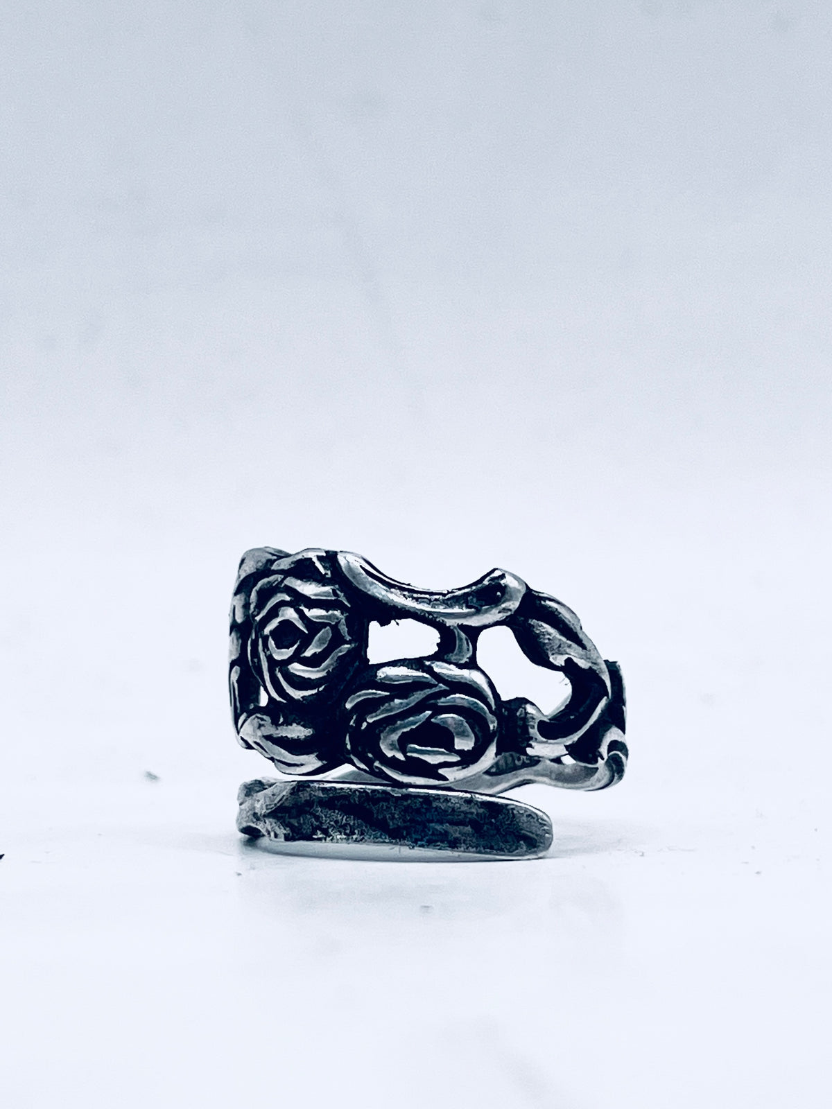 Anello Rose Art Nouveau ricavato da una posata antica in argento 925