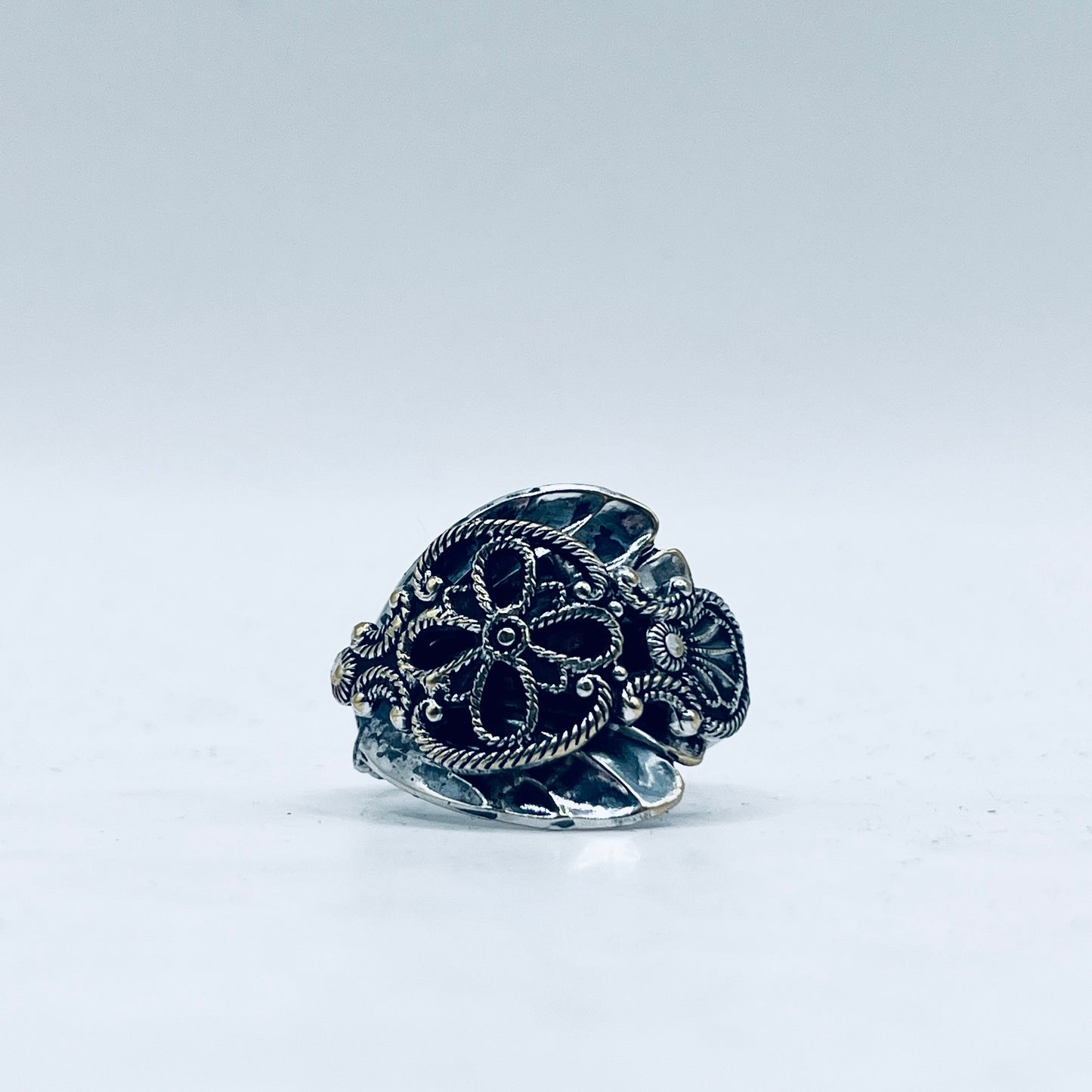 Anello Artigianale Mod. INTERO ZUCCHERO TRAFORATO Realizzato con intero Antico Cucchiaino in Argento (Prima Metà del ’900)