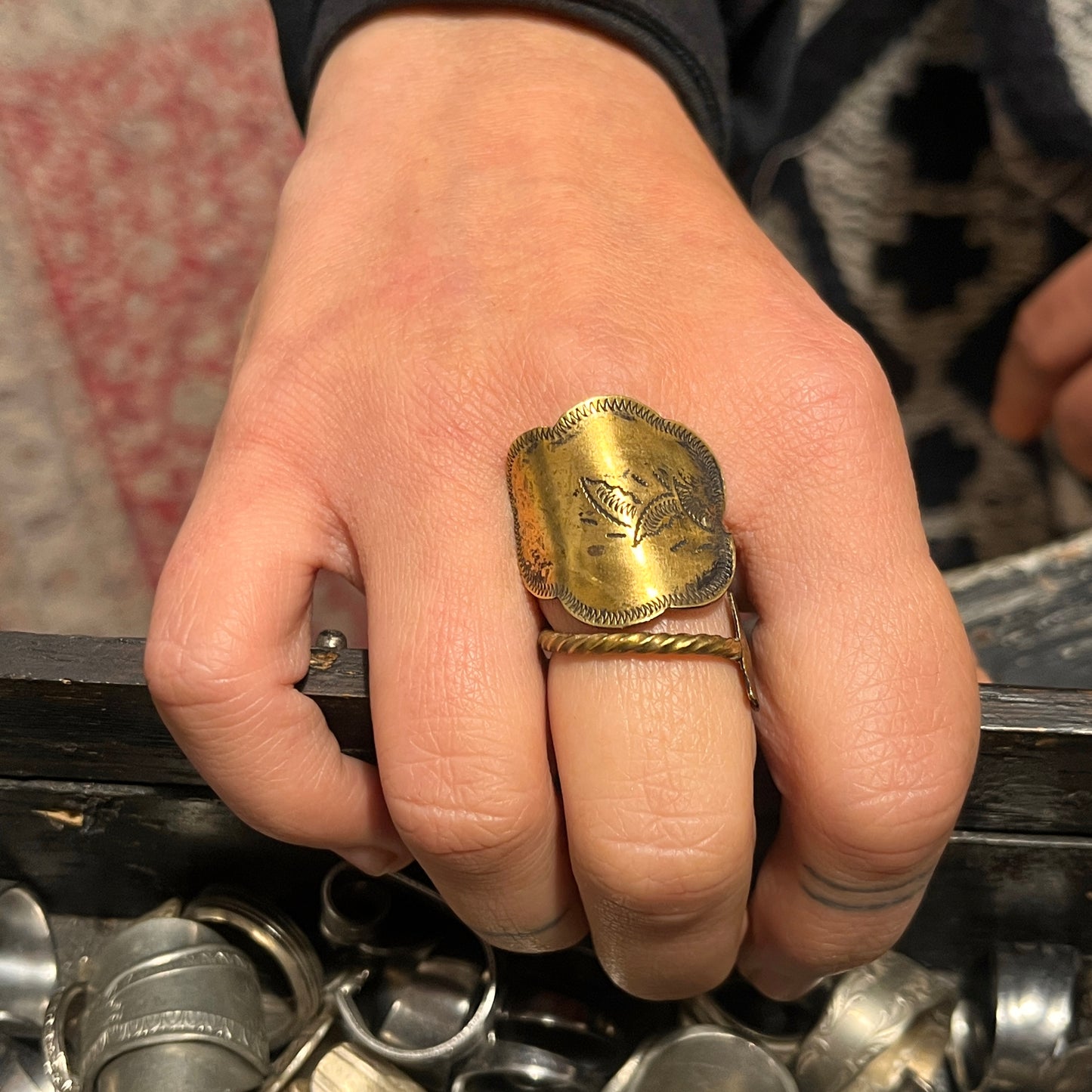 Anello Artigianale “Wayang Kulit” Mod. INTERO SPIRALE  Realizzato con Antica posata in OTTONE (Prima Metà del ’900)