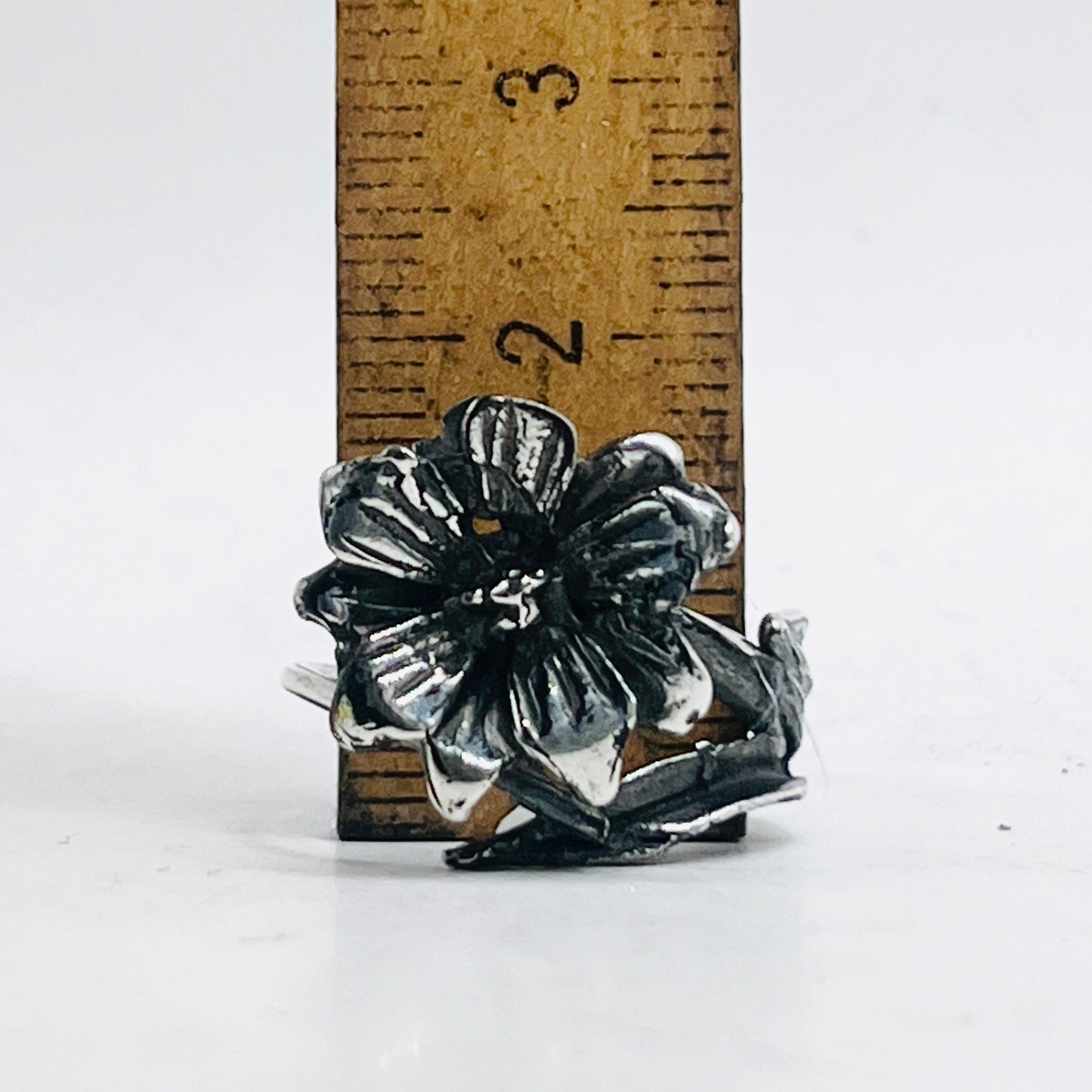Anello Artigianale FIORE 01 Mod. CLASSICO  Realizzato con Antica SPILLA in Argento 800(Prima Metà del ’900)