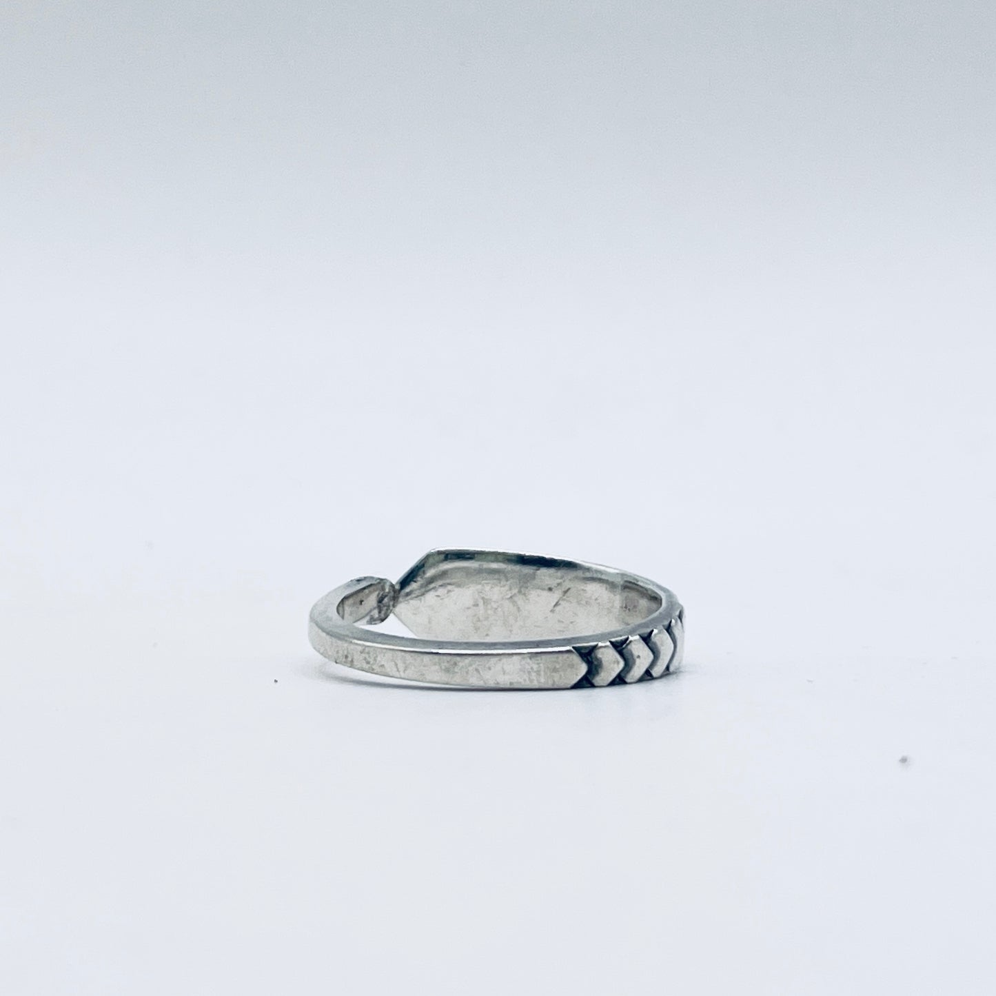 Anello Artigianale FRECCIA DI CUORI Mod. CLASSICO  Realizzato con Antica posata in Argento (Prima Metà del ’900)