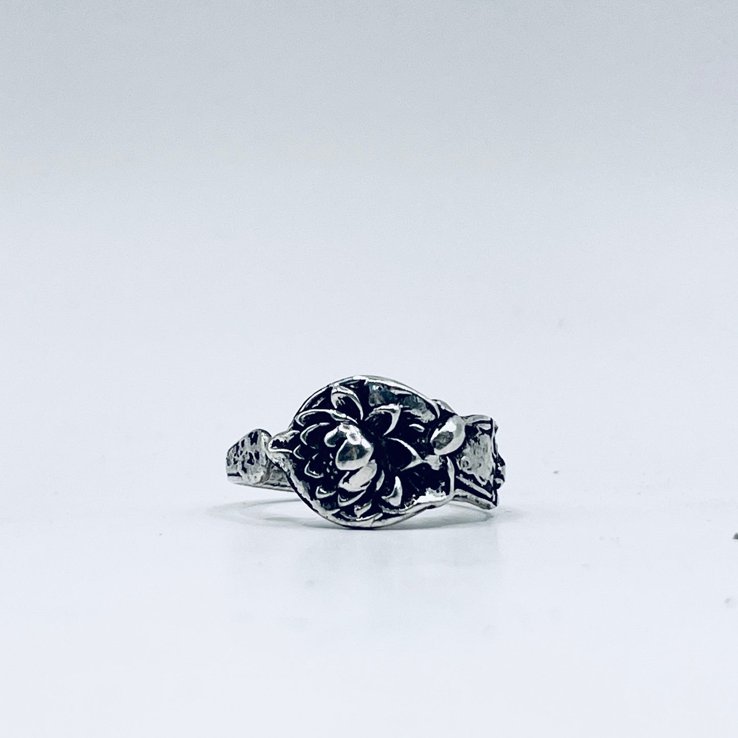 Anello Artigianale FIORE DI LOTO Mod. CLASSICO Realizzato con Antica posata in Argento (Prima Metà del ’900)