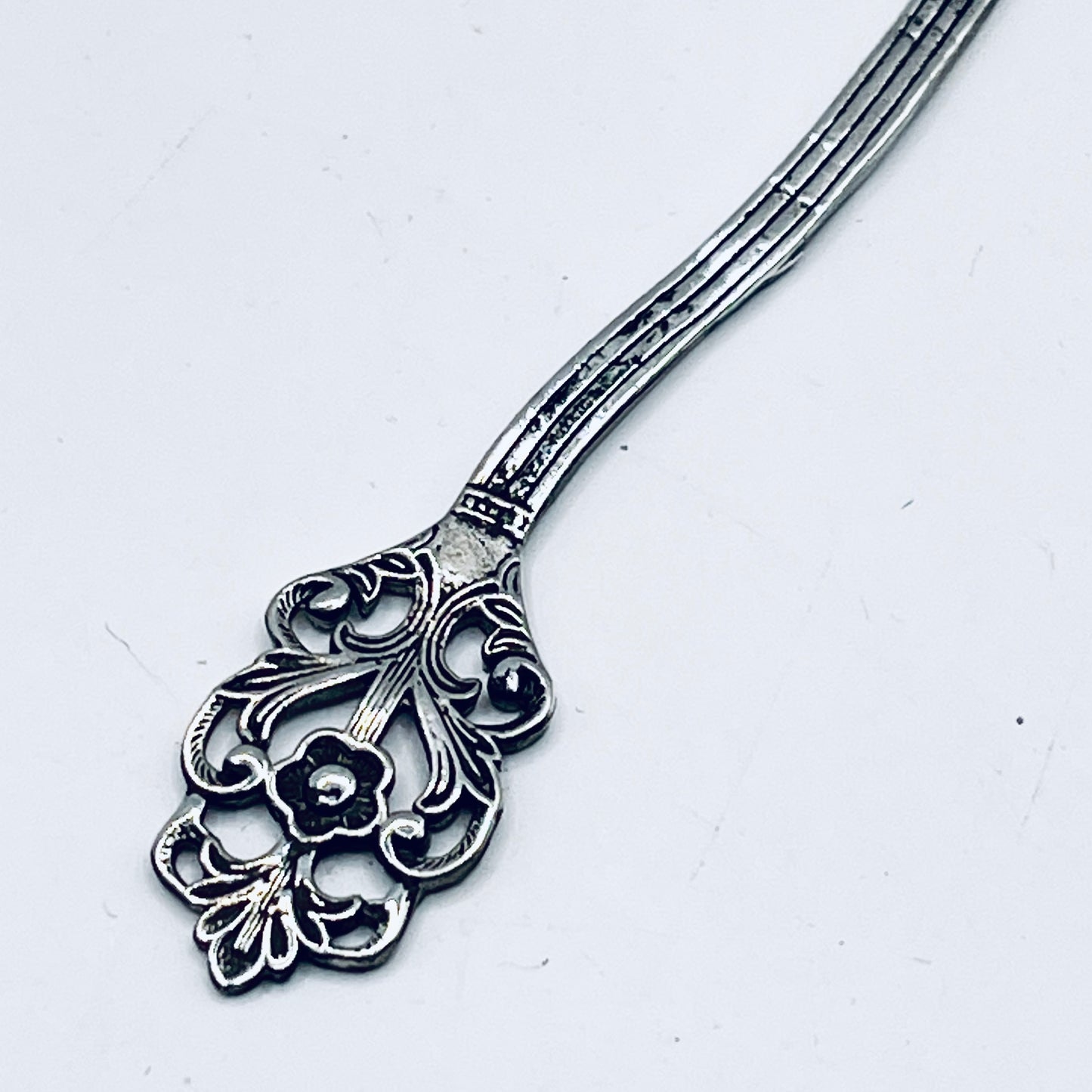 Anello Artigianale TRAFORATO PICCOLO Mod. CLASSICO  Realizzato con Antica posata in Argento (Prima Metà del ’900)