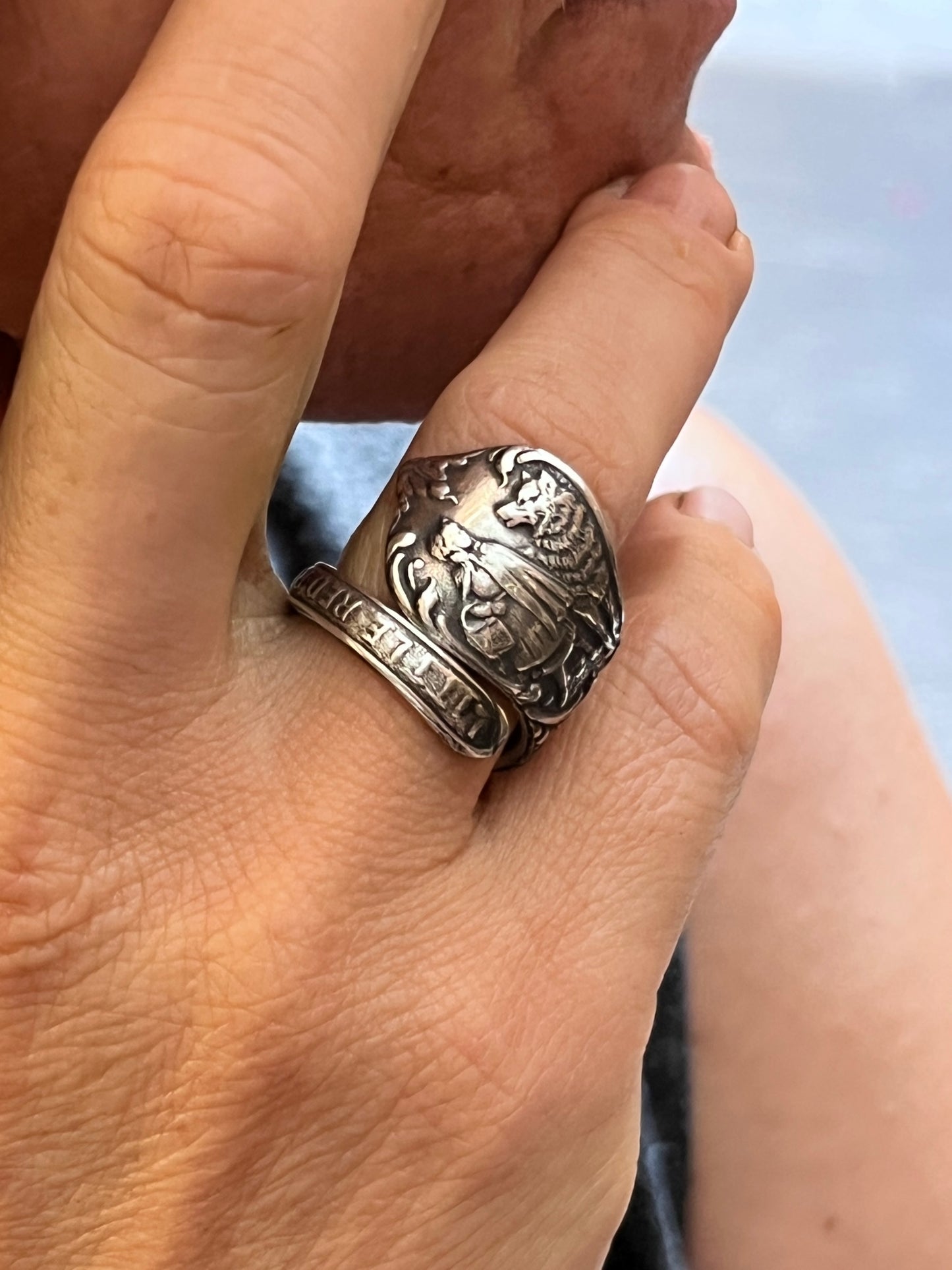 Anello Artigianale CAPPUCCETTO ROSSO e il LUPO Mod. SPIRALE  Realizzato con Antica posata in Argento (Prima Metà del ’900)