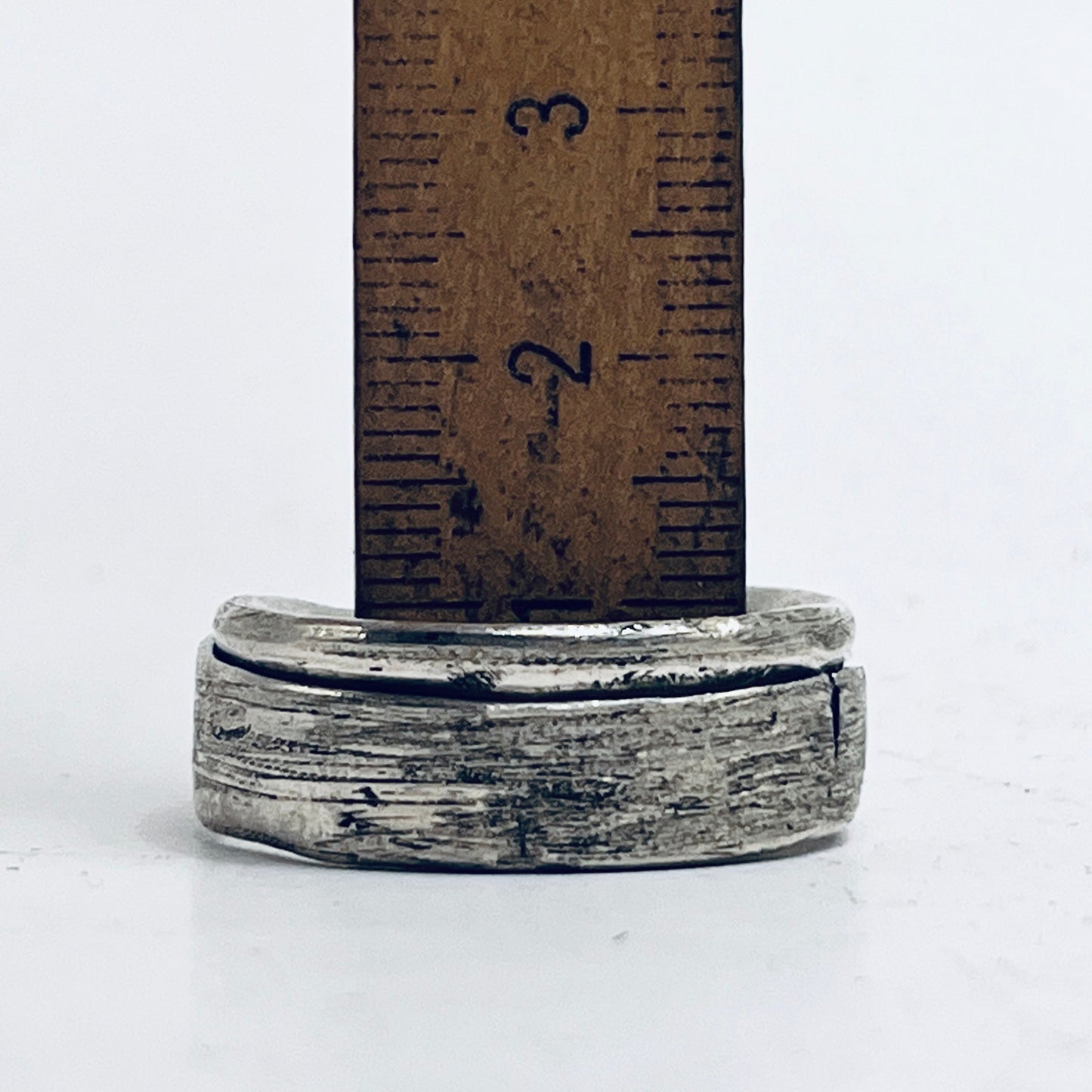 Anello Artigianale BROOKLYN 03  Mod. FASCIONE  Realizzato con parte di Antica zuccheriera in Argento 800 (Prima Metà del ’900)