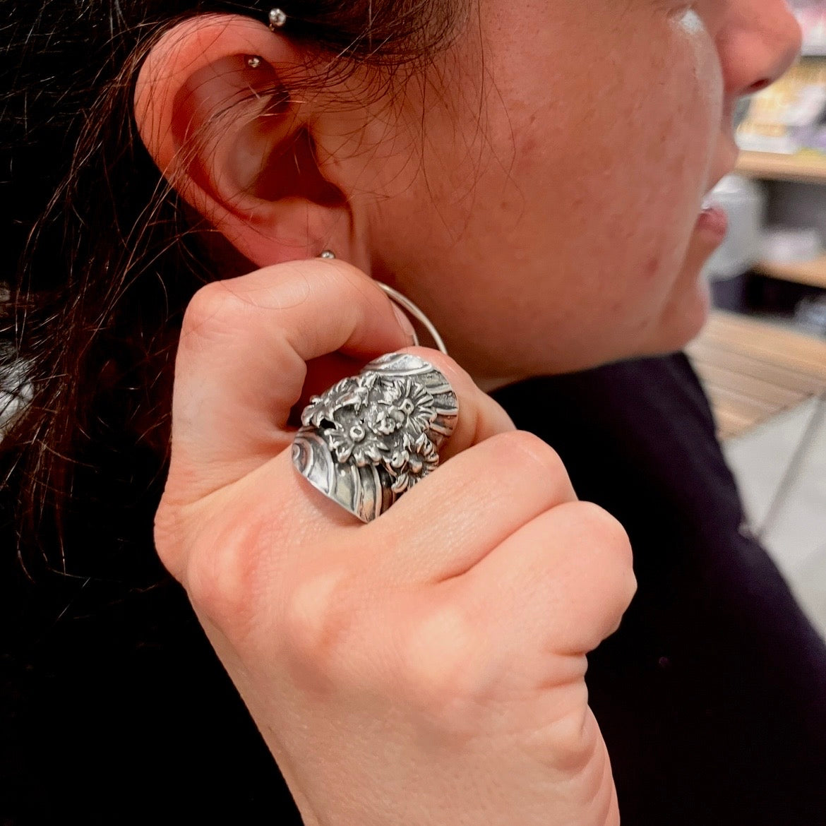 Anello Artigianale CONCHIGLIA MARGHERITE Mod. INTERO  Realizzato con intero Antico Cucchiaino in Argento 800(Prima Metà del ’900)