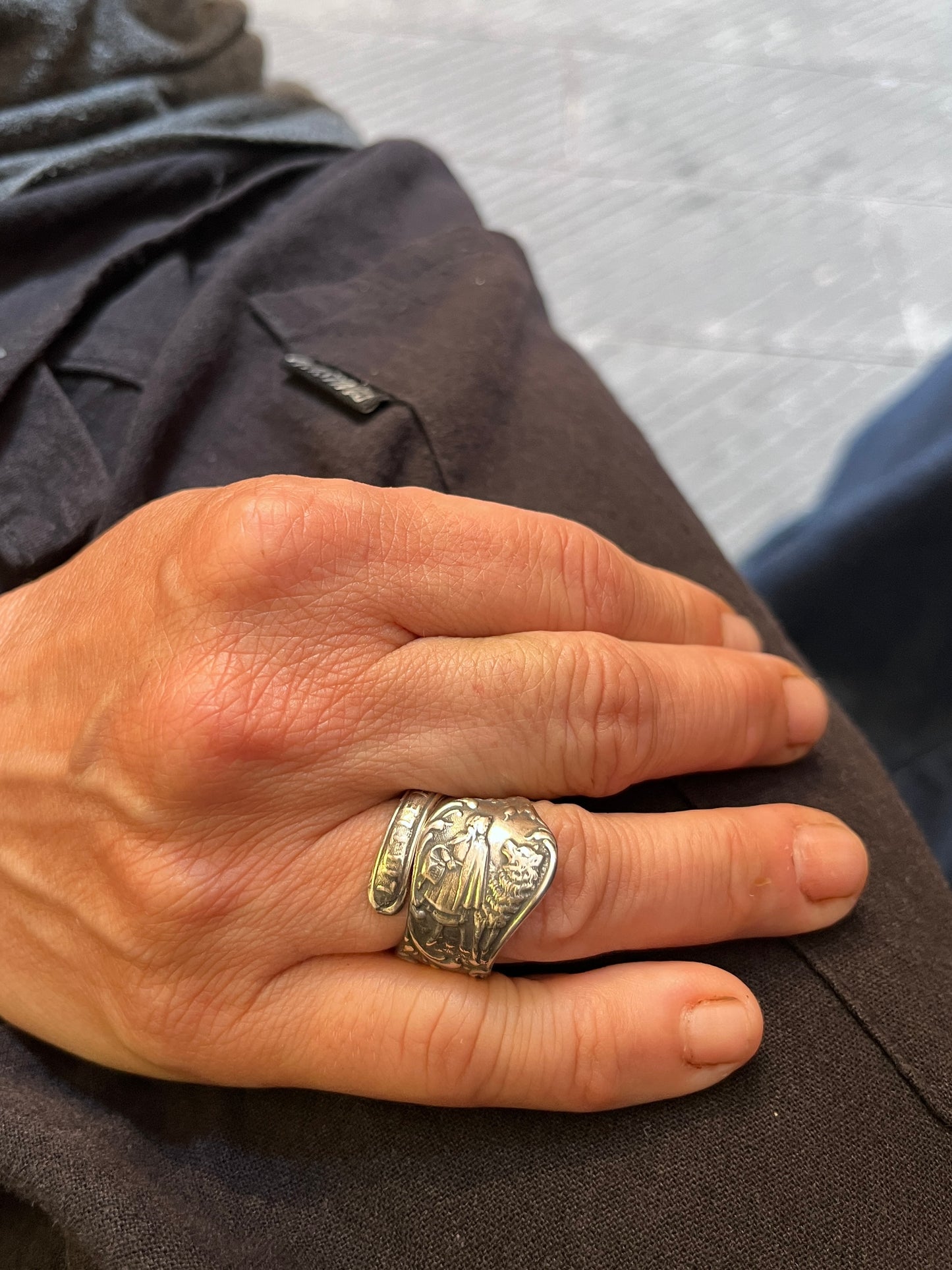 Anello Artigianale CAPPUCCETTO ROSSO e il LUPO Mod. SPIRALE  Realizzato con Antica posata in Argento (Prima Metà del ’900)