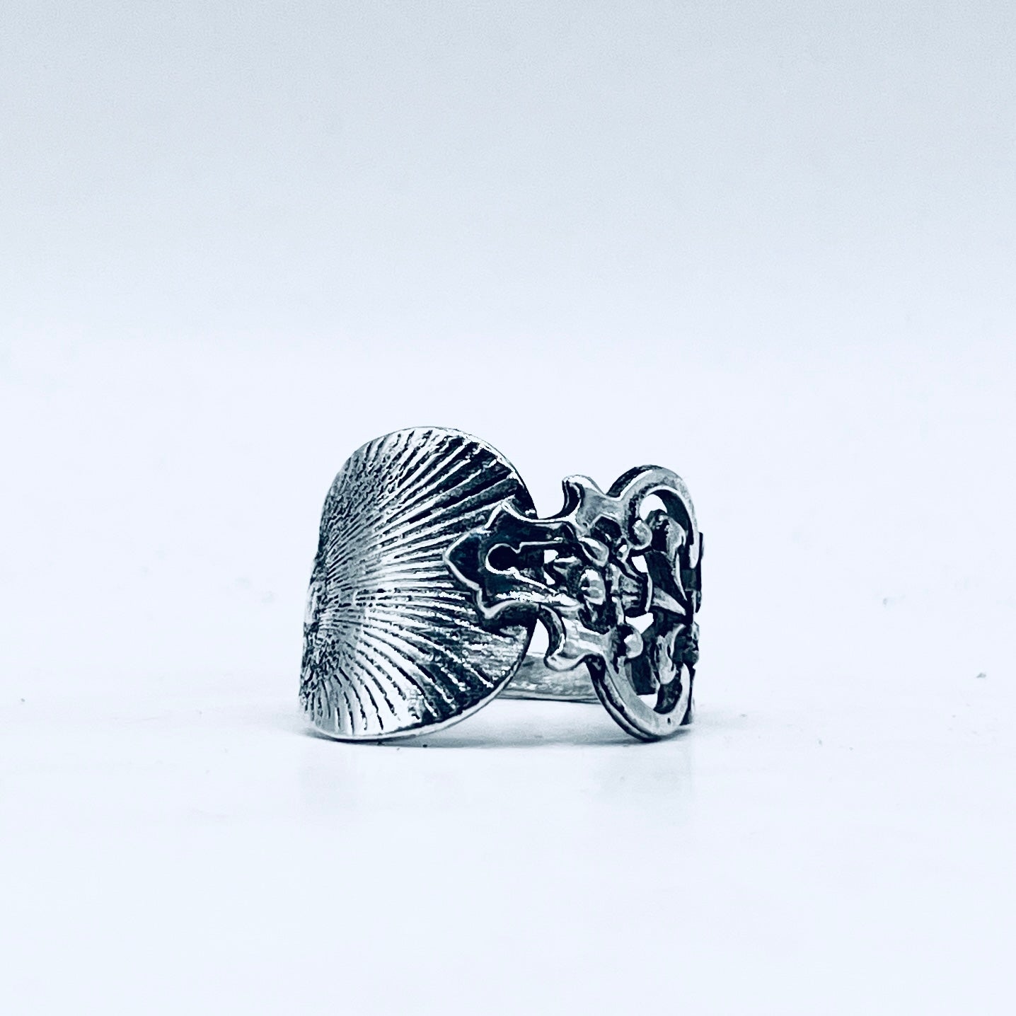 Anello Artigianale CONCHIGLIA REGALE Mod. INTERO  Realizzato con intero Antico Cucchiaino in Argento (Prima Metà del ’900)