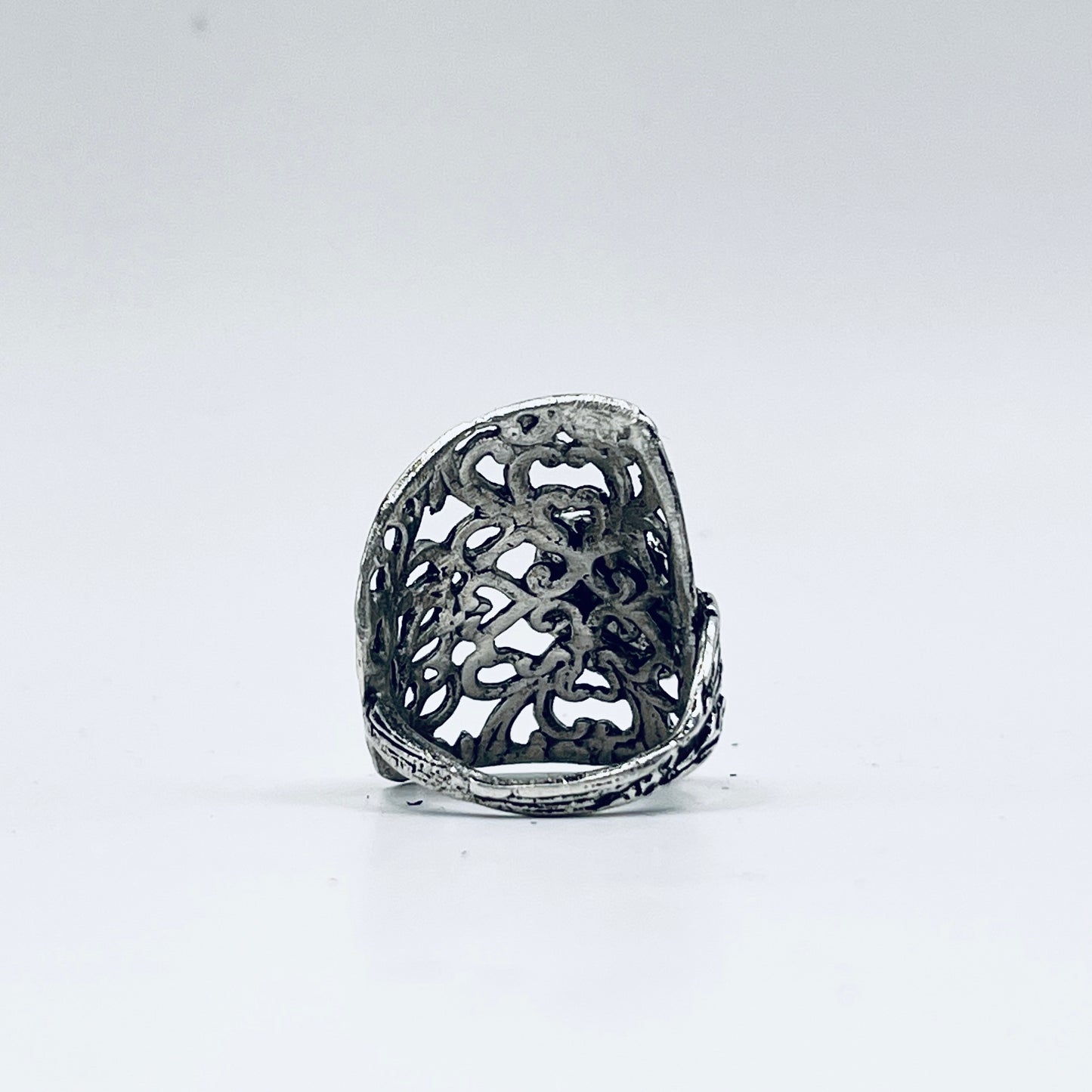Anello Artigianale “TRAFORATO MARGHERITA” Mod. INTERO  Realizzato con intero Antico Cucchiaino in Argento (Prima Metà del ’900)