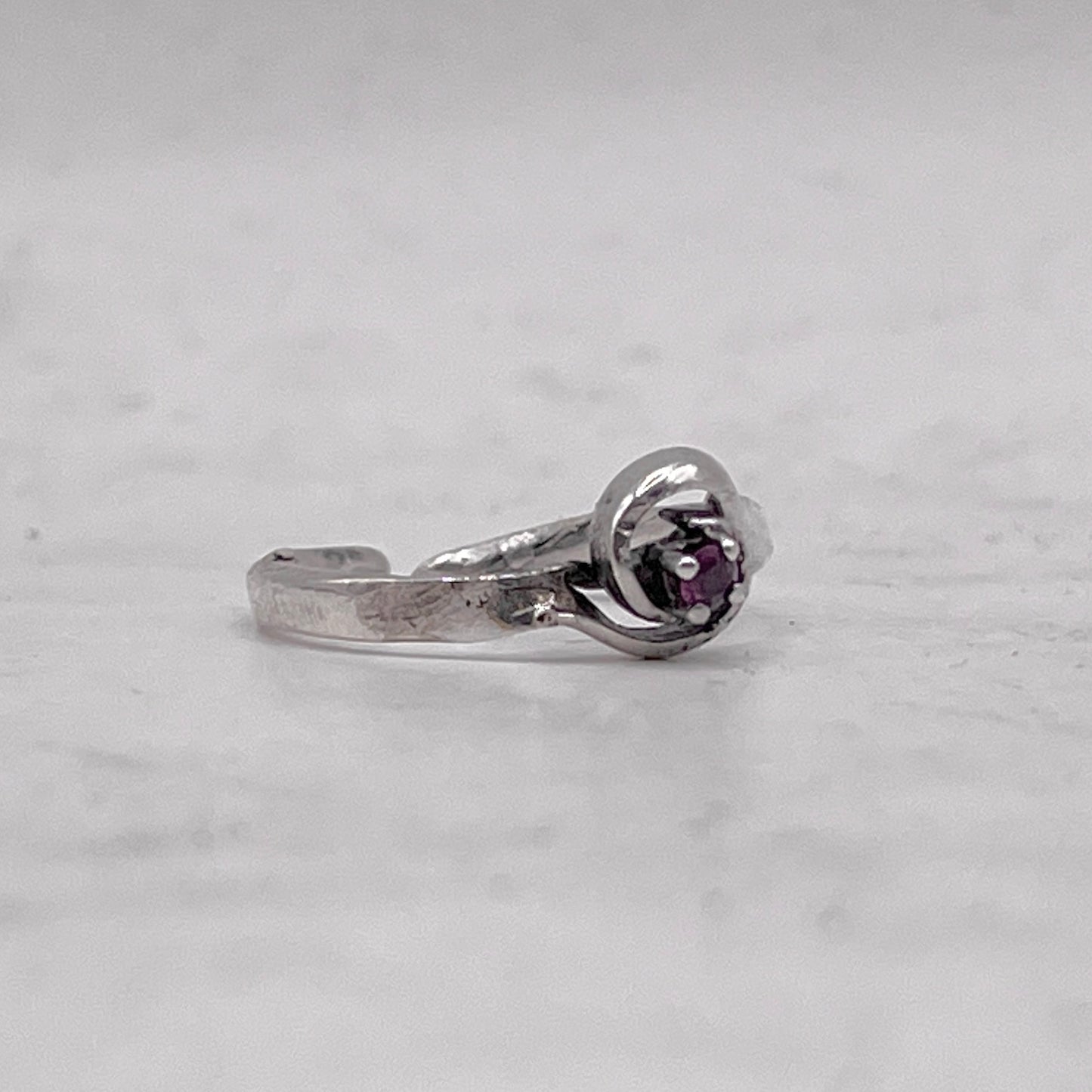 Anello Artigianale GRANATO 02 Mod. SPILLA Realizzato con Antica spilla in Argento (Prima Metà del ’900)