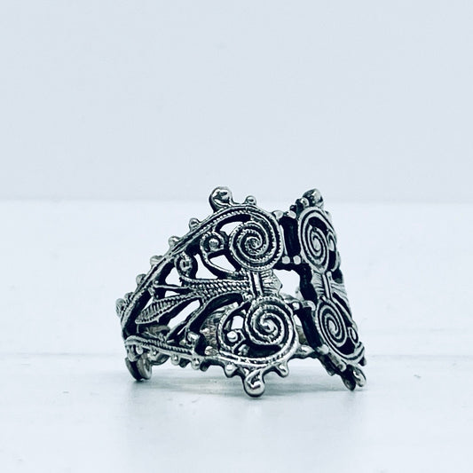 Anello Artigianale “BOCCHETTA SERRATURA 4 SPIRALI” Realizzato con bocchetta serratura in Argento (Prima Metà del ’900)