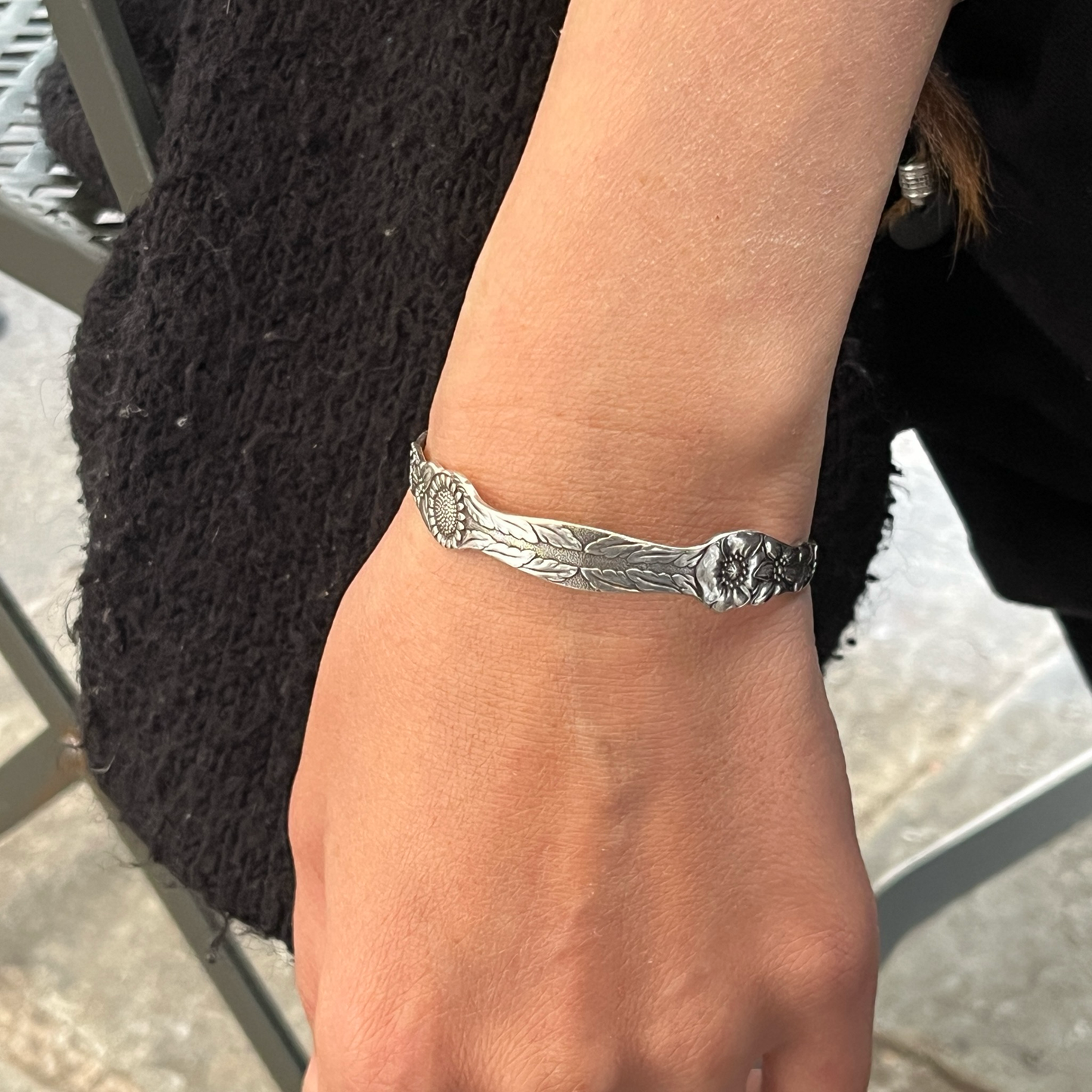 Bracciale Artigianale Mod. PINZETTA ZUCCHERO  Realizzato con Antica posata in Argento (Prima Metà del ’900)