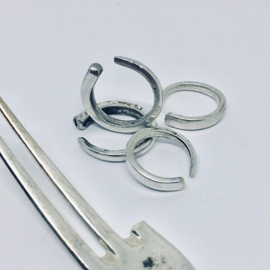 Anello Artigianale FEDINA Mod. REBBIO Realizzato con Antica posata in Argento (Prima Metà del ’900)