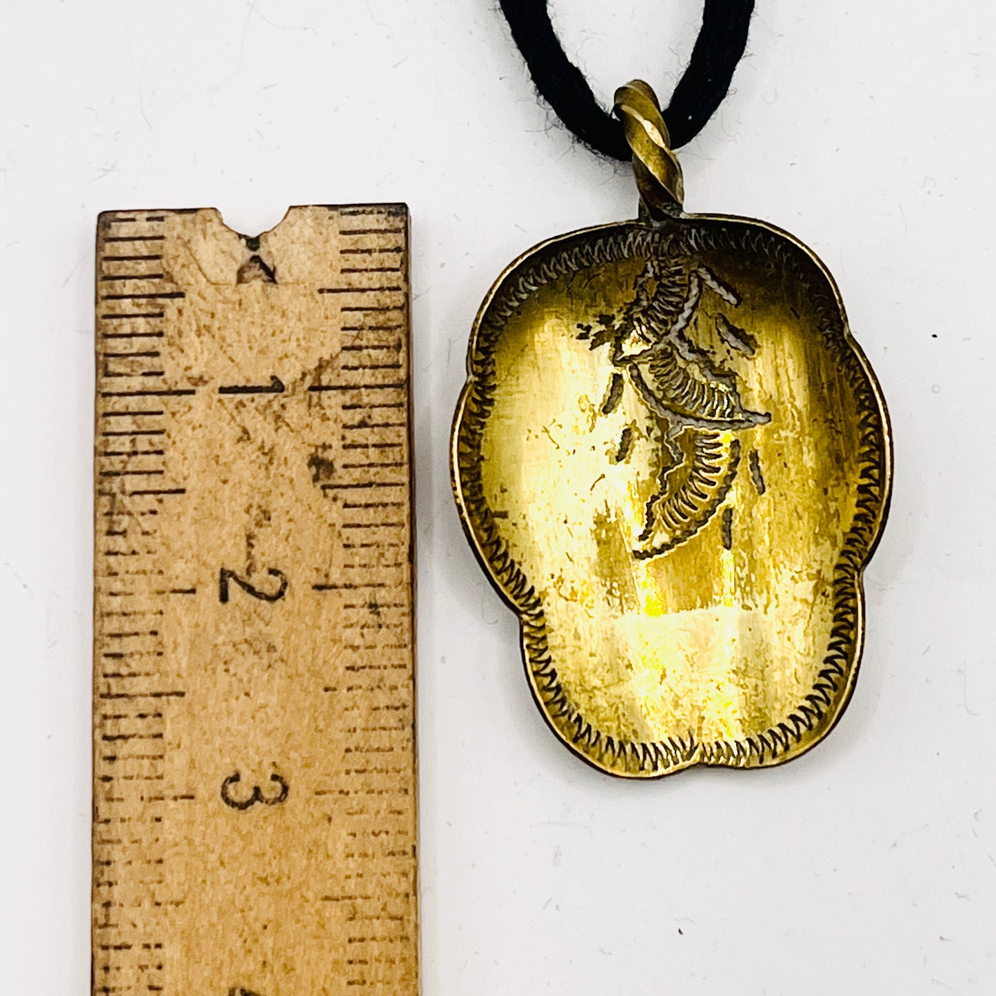 Anello + Pendente Artigianale “Wayang Kulit”  Realizzato con Antica posata in OTTONE (Prima Metà del ’900)