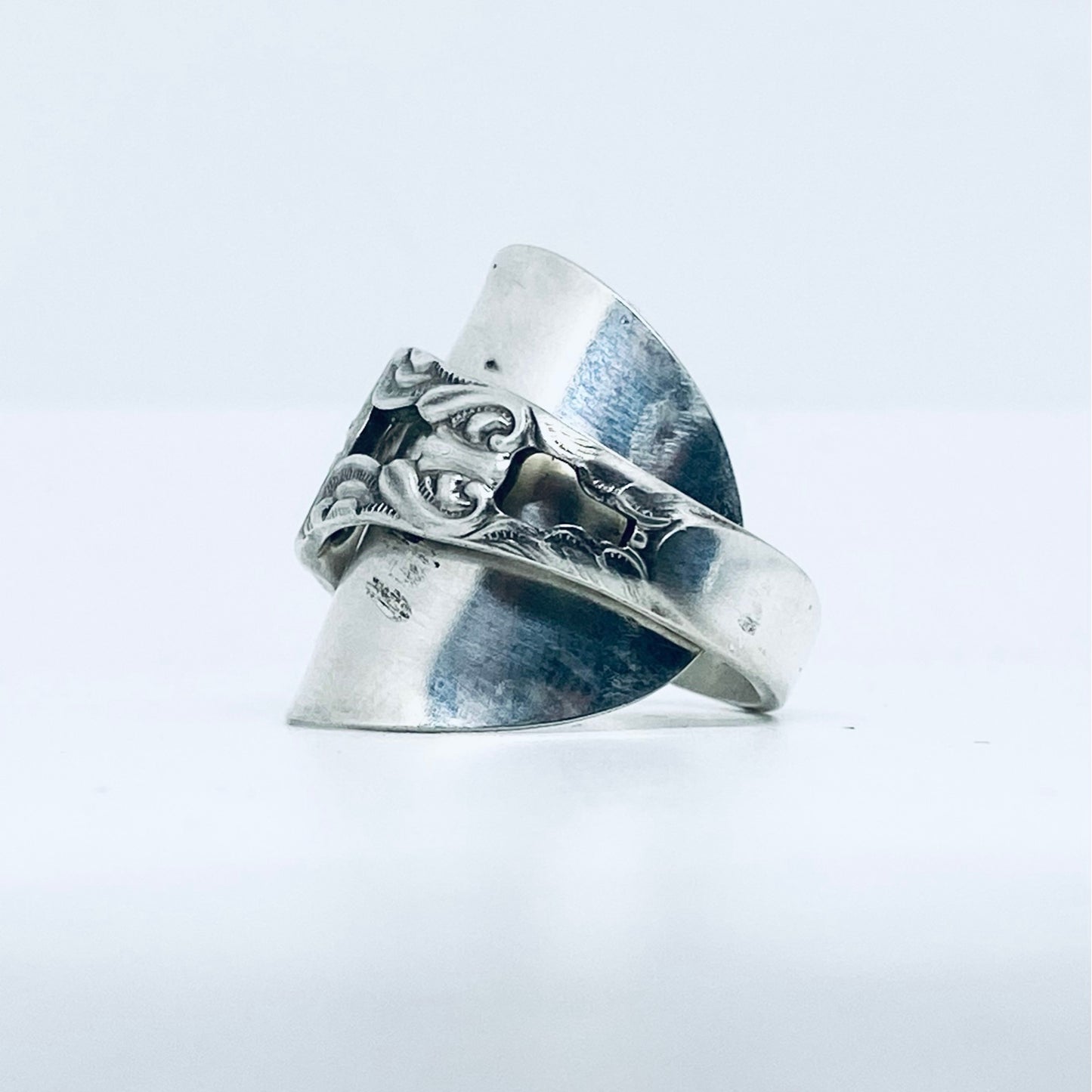 Anello Artigianale TRAFORATO Mod. INTERO  Realizzato con intero Antico Cucchiaino in Argento (Prima Metà del ’900)