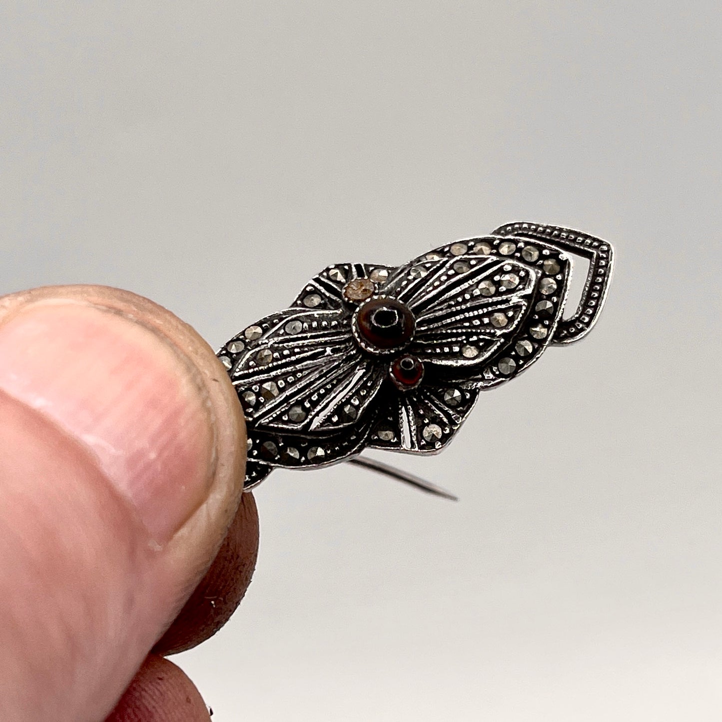 Anello Artigianale GRANATO Mod. SPILLA Realizzato con Antica spilla in Argento (Prima Metà del ’900)