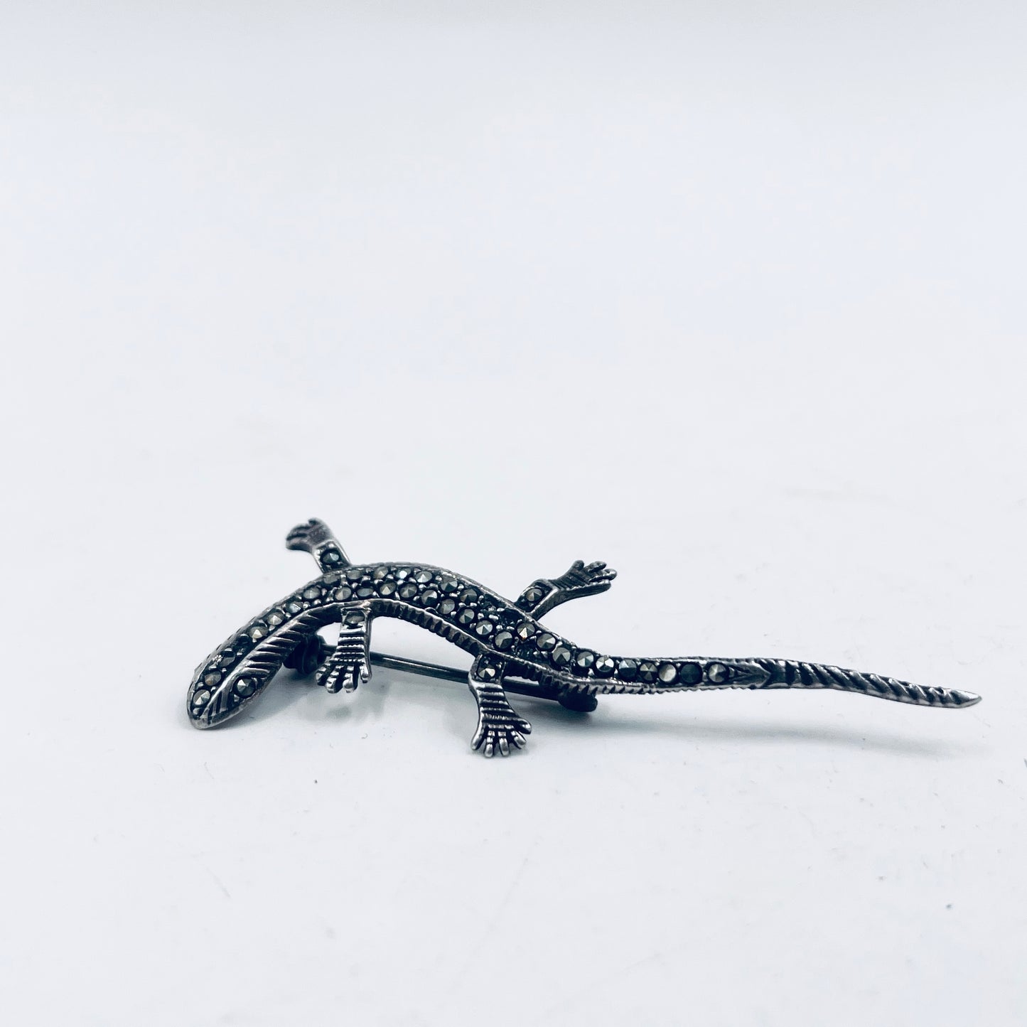 Anello Artigianale GECO Mod. SPILLA Realizzato con Antica spilla in Argento e Marcasiti (Prima Metà del ’900)