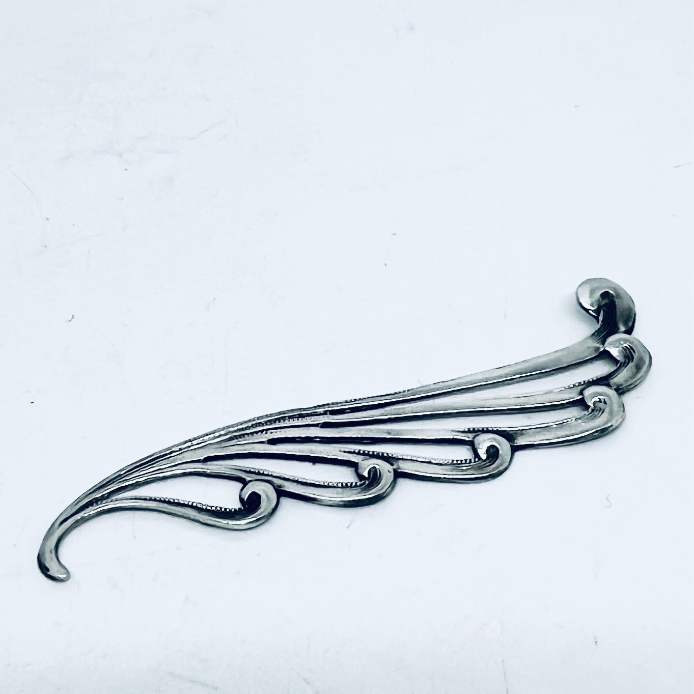 Anello Artigianale ONDA LIBERTY Mod. SPILLA Realizzato con Antica spilla in Argento (Prima Metà del ’900)