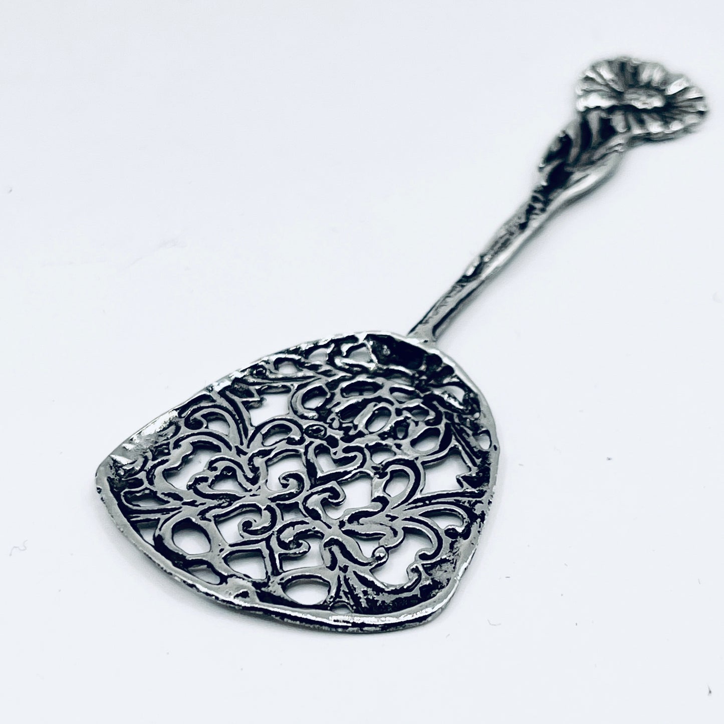 Anello Artigianale “TRAFORATO MARGHERITA” Mod. INTERO  Realizzato con intero Antico Cucchiaino in Argento (Prima Metà del ’900)