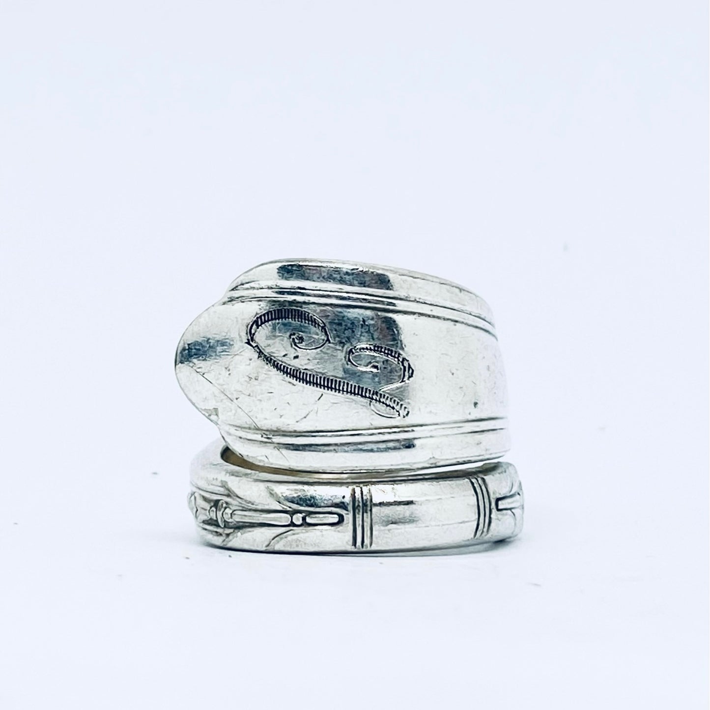 Anello Artigianale con Iniziale I