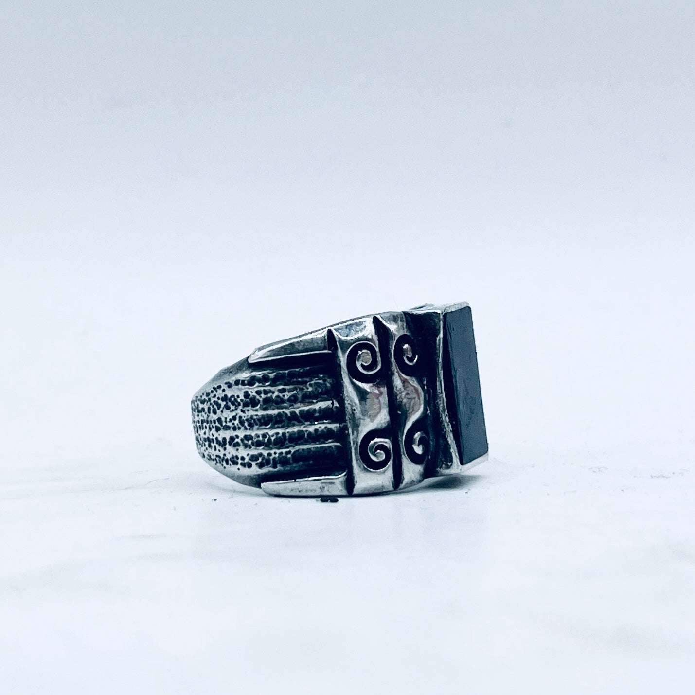 Anello Artigianale ONICE Mod. SPILLA Realizzato con Antica spilla in Argento (Prima Metà del ’900)