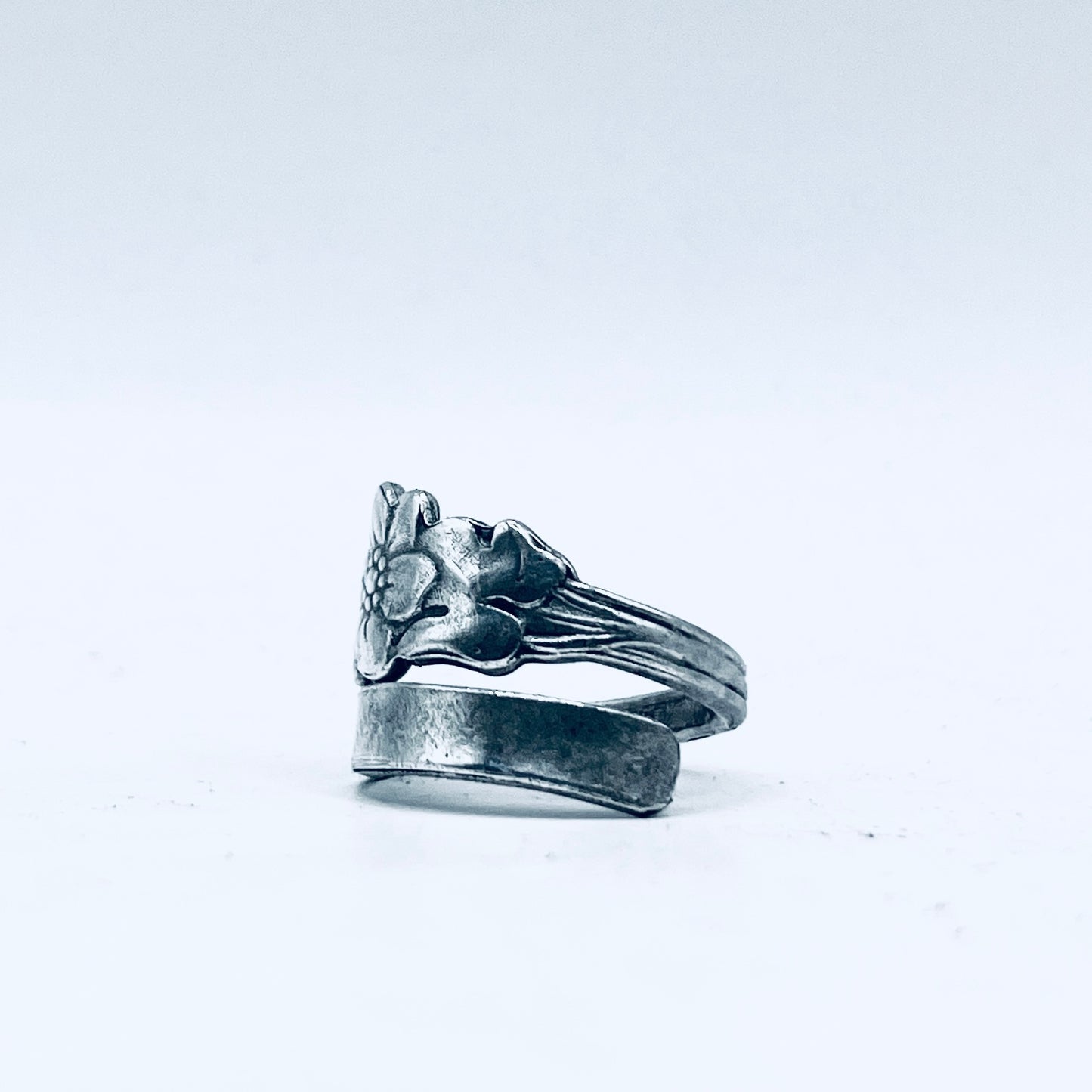 Anello Artigianale FIORE DI MELO Mod. SPIRALE  Realizzato con  Antica posata in Argento (Prima Metà del ’900)